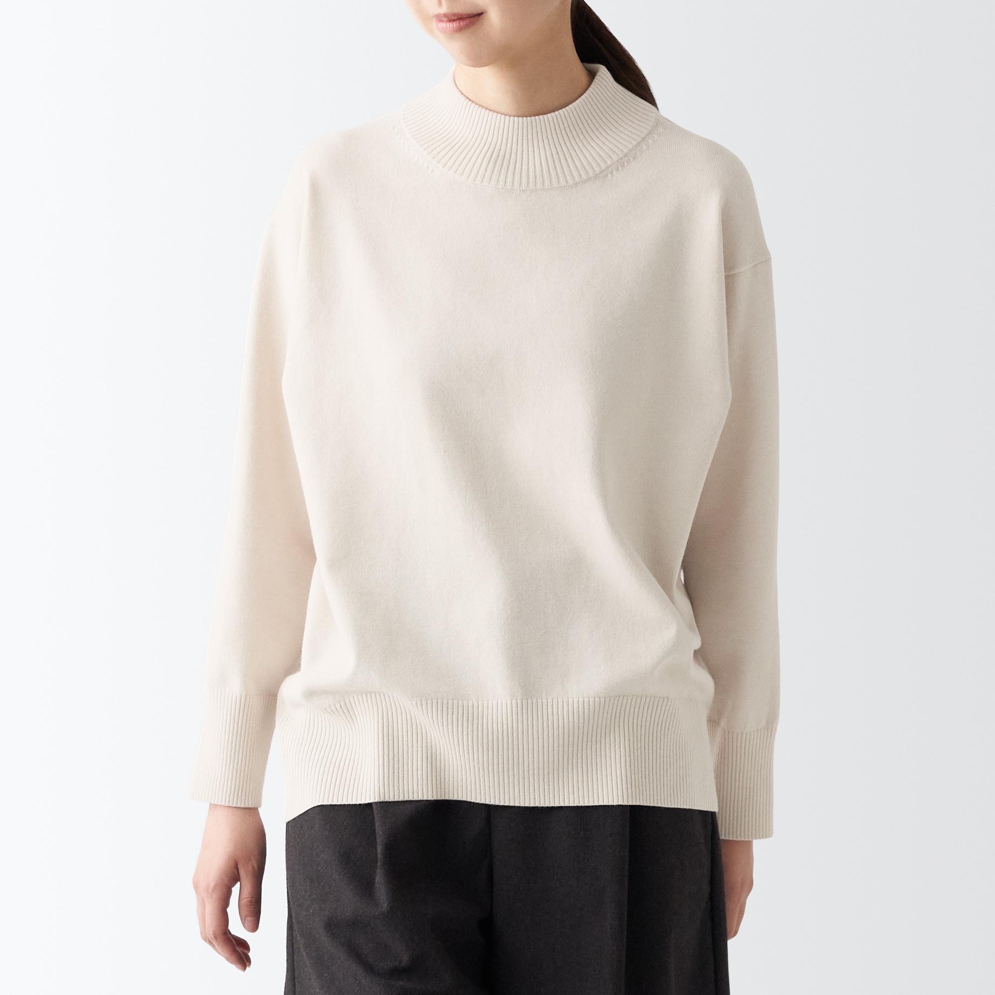 洗えるニットハイネックセーター