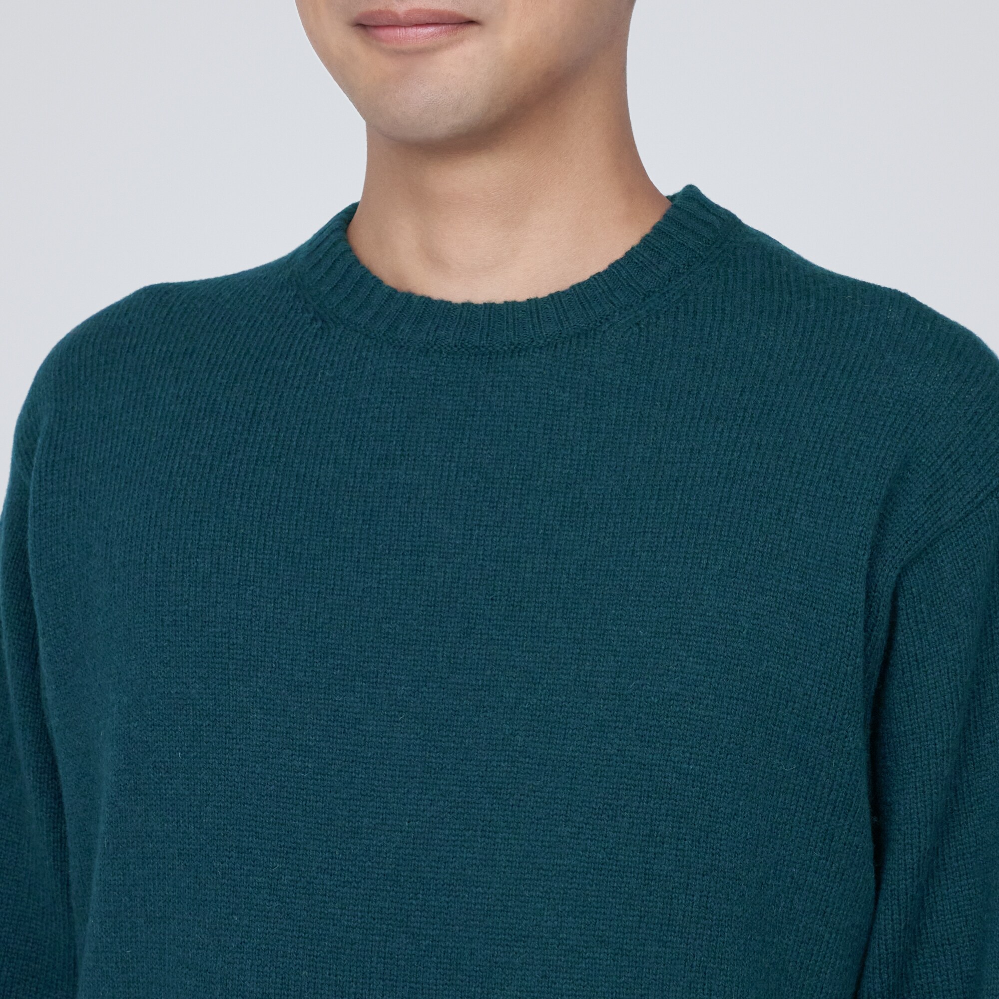 洗えるウールミドルゲージクルーネックセーター