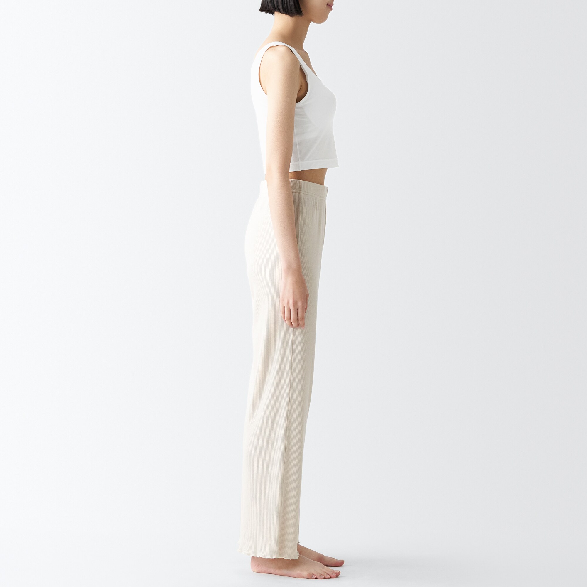 なめらかブラハーフ丈タンクトップ