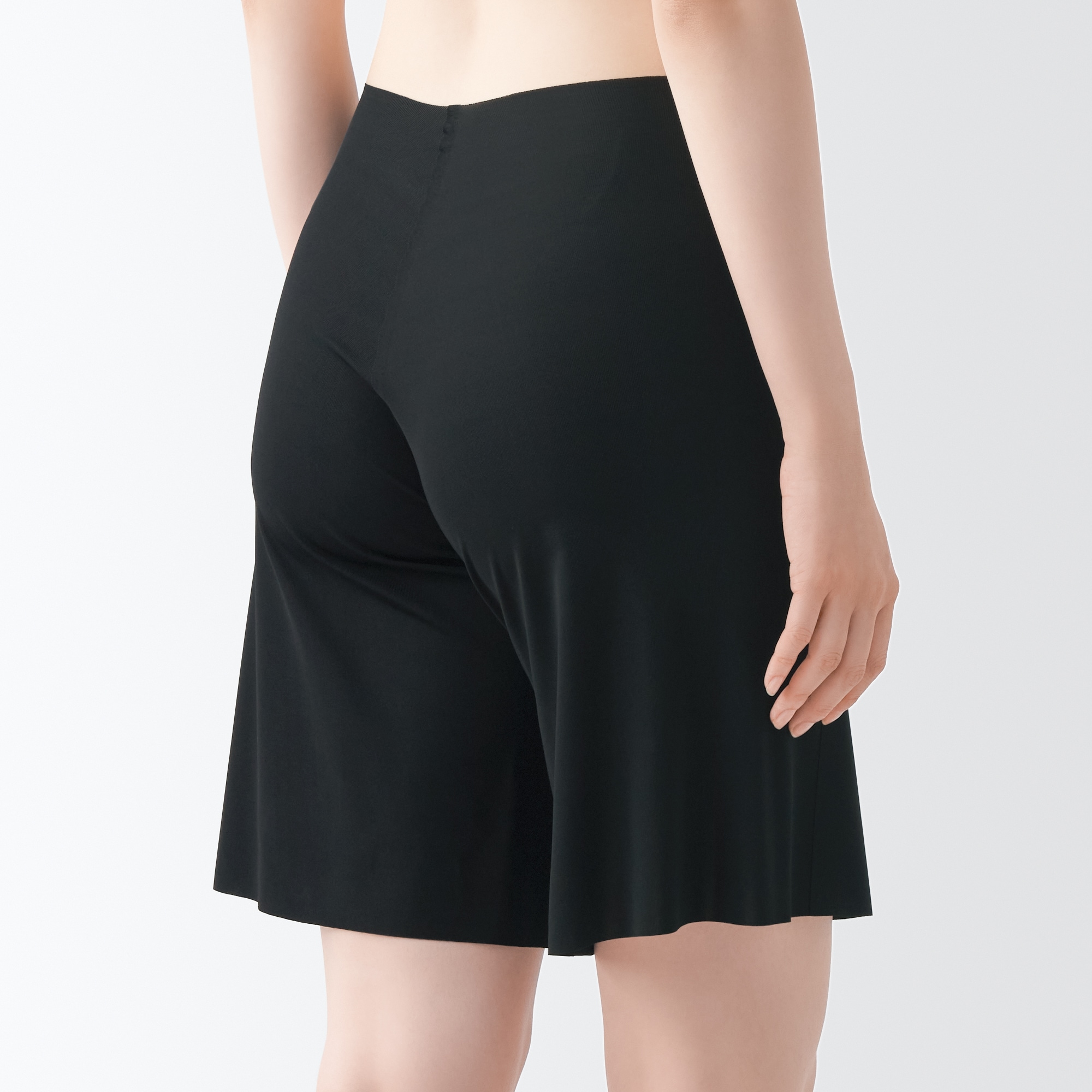 どこにも縫い目がないペチパンツ