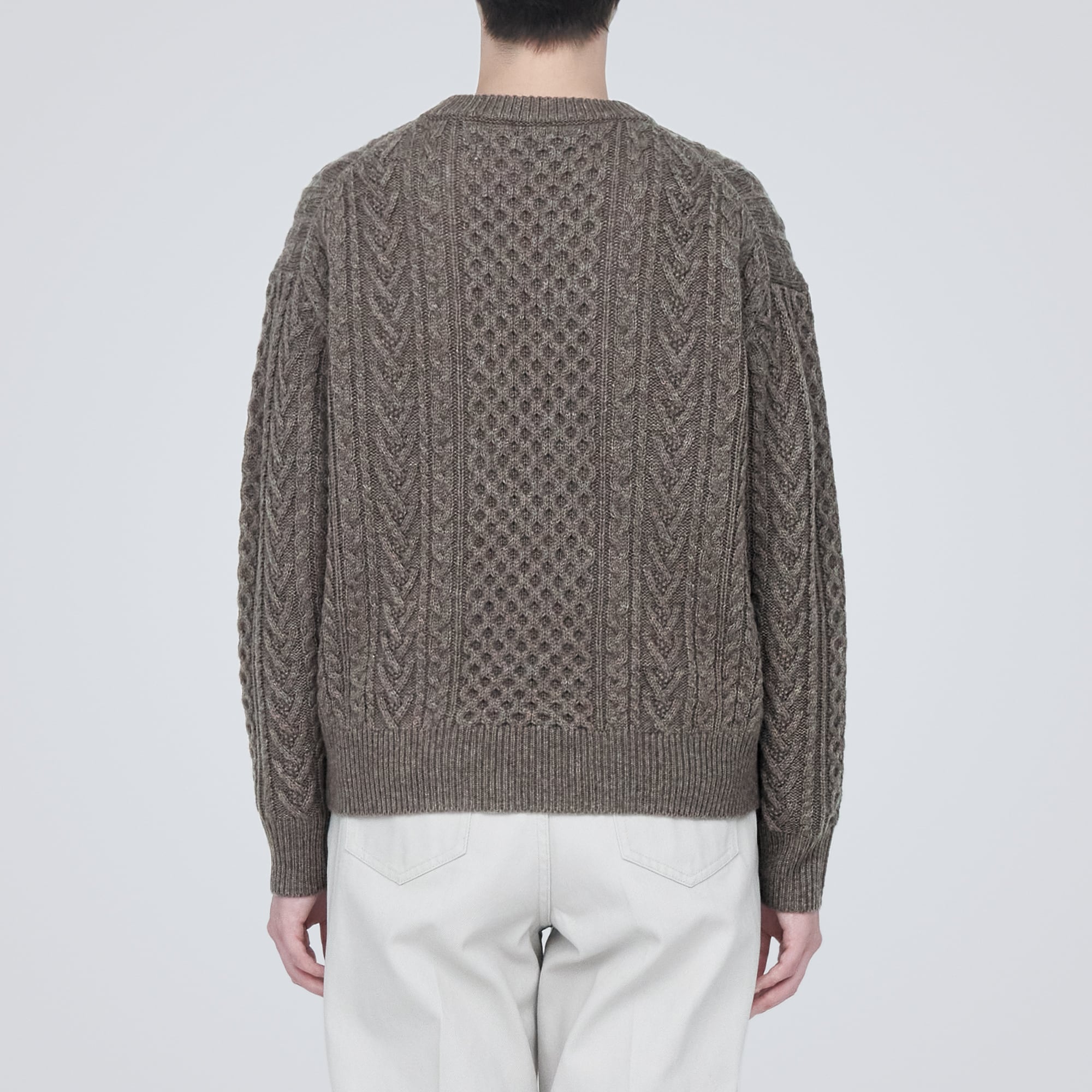 メリノウールケーブル柄クルーネックセーター