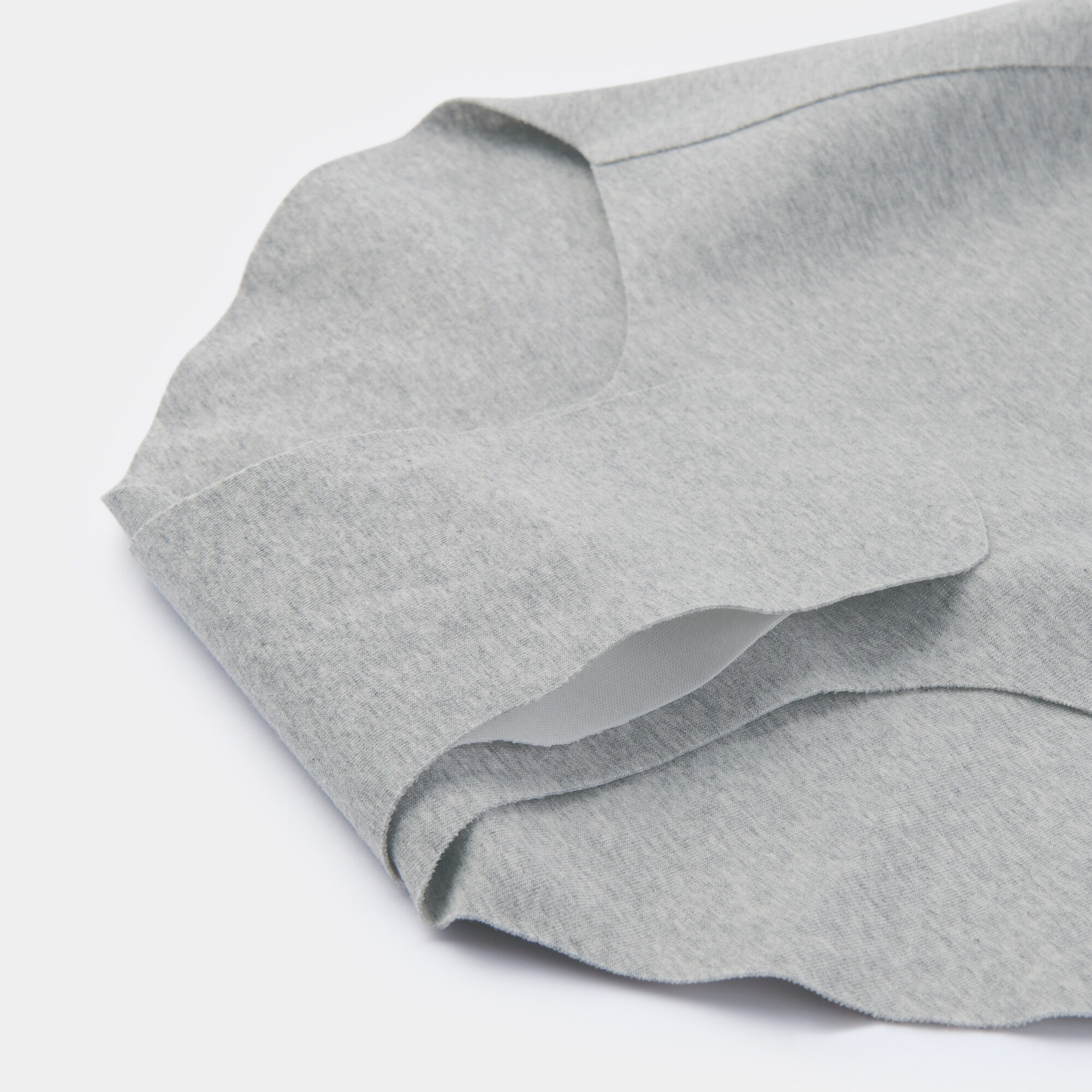 どこにも縫い目がないサニタリーショーツ