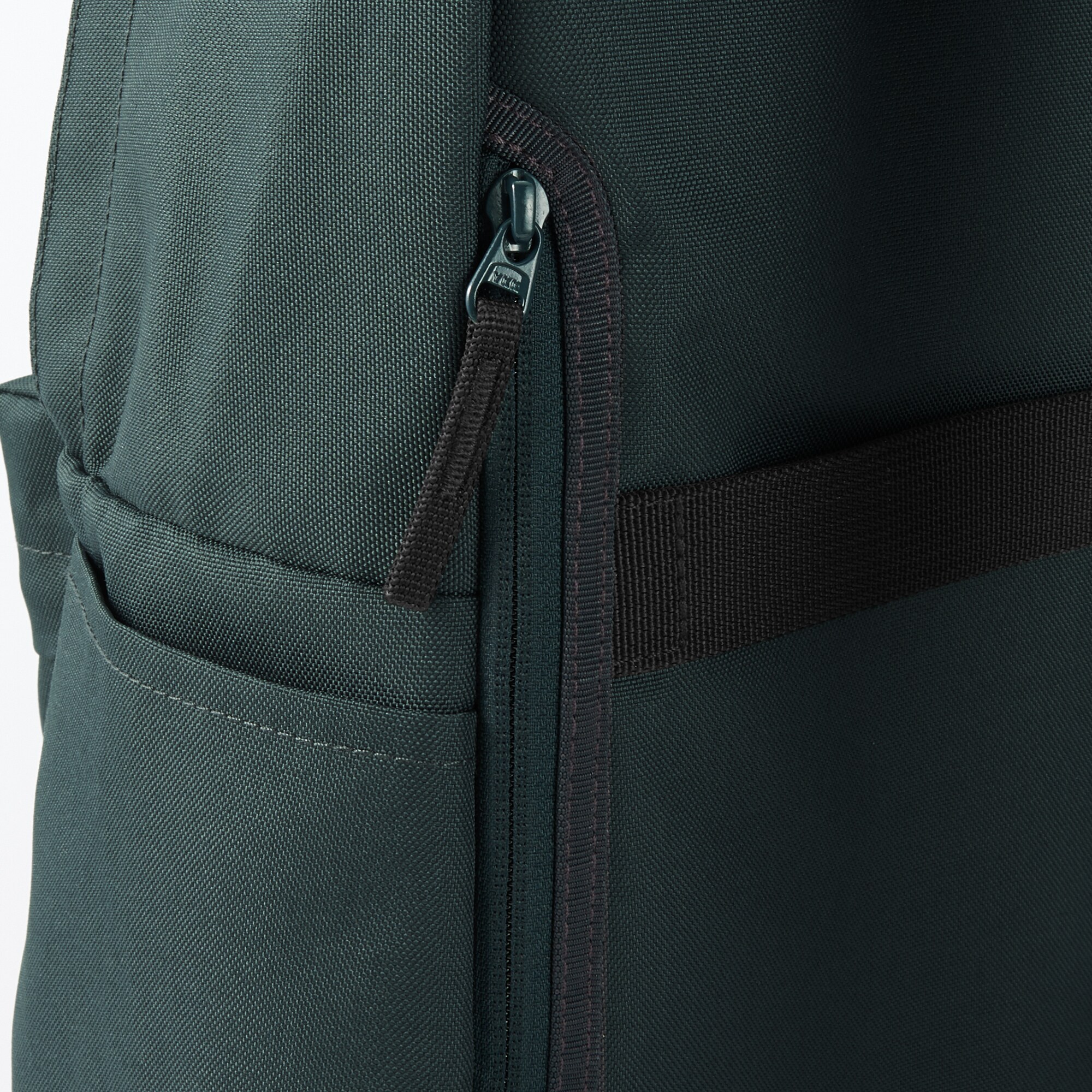 肩の負担を軽くする　撥水リュックサック