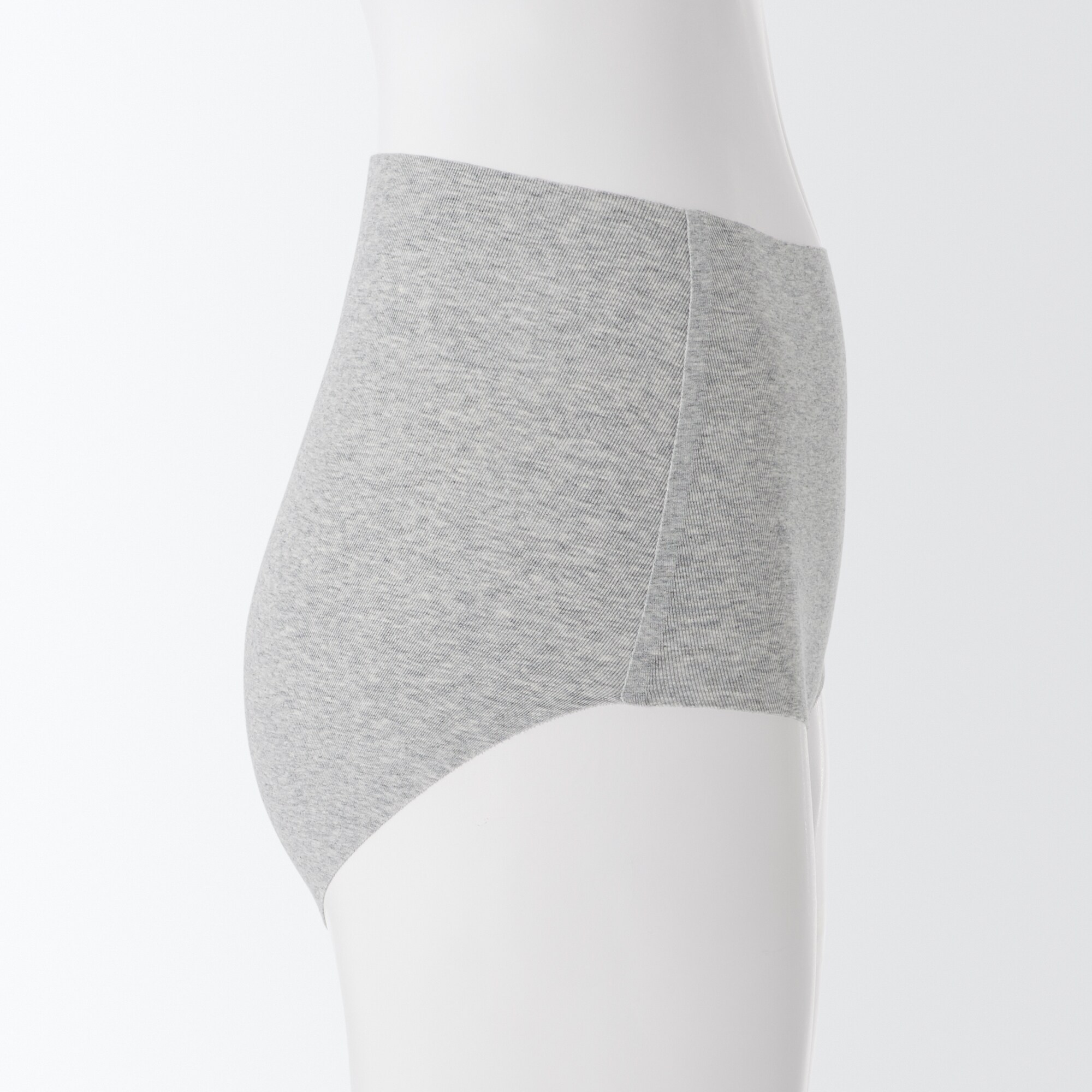 どこにも縫い目がないサニタリーショーツ