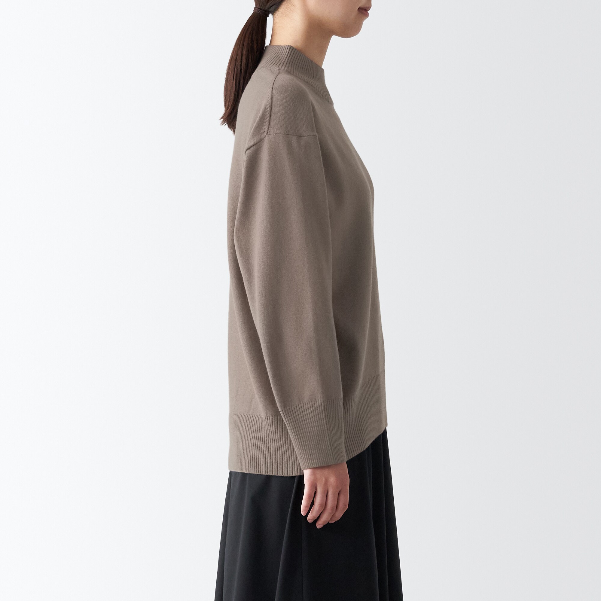 洗えるニットハイネックセーター