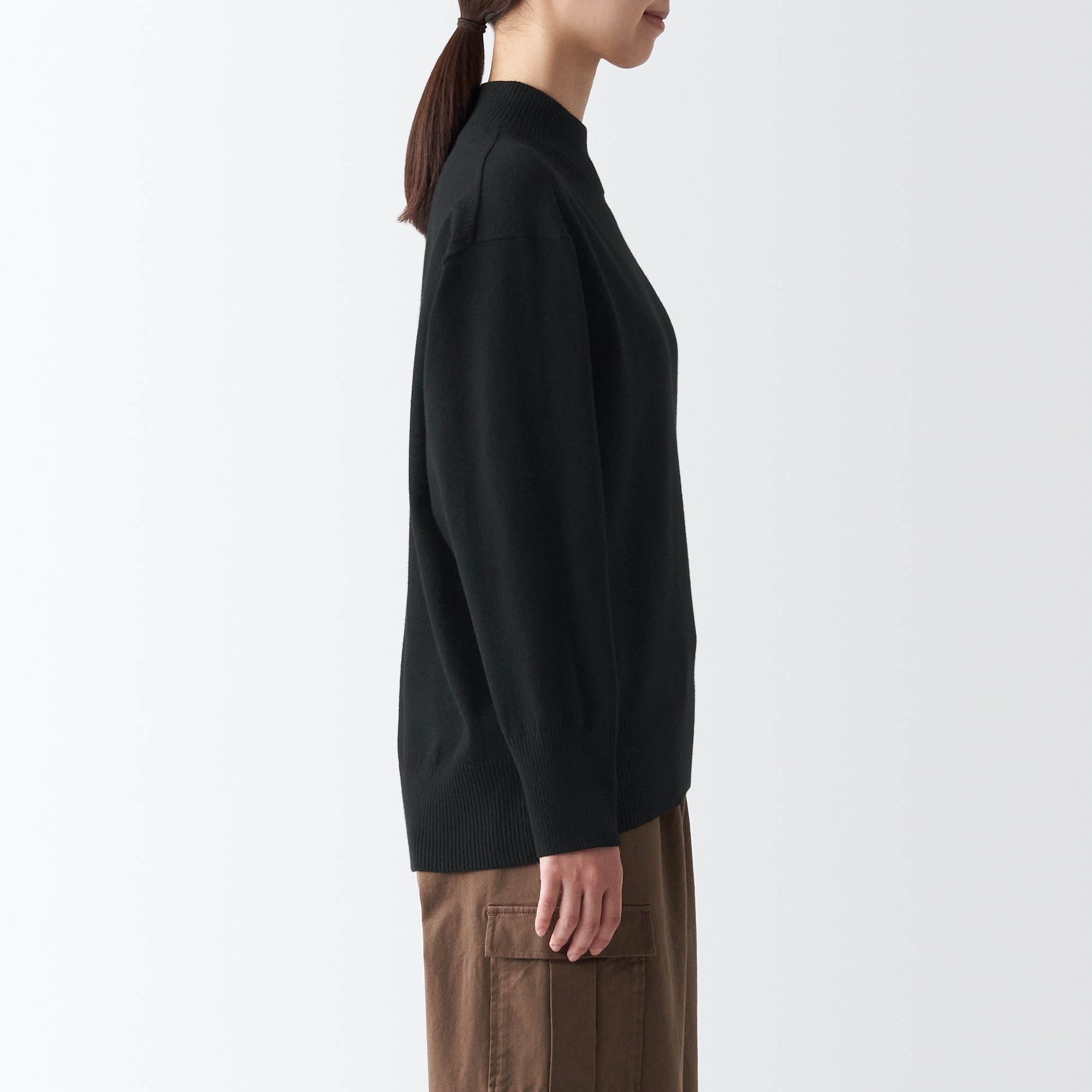 洗えるニットハイネックセーター