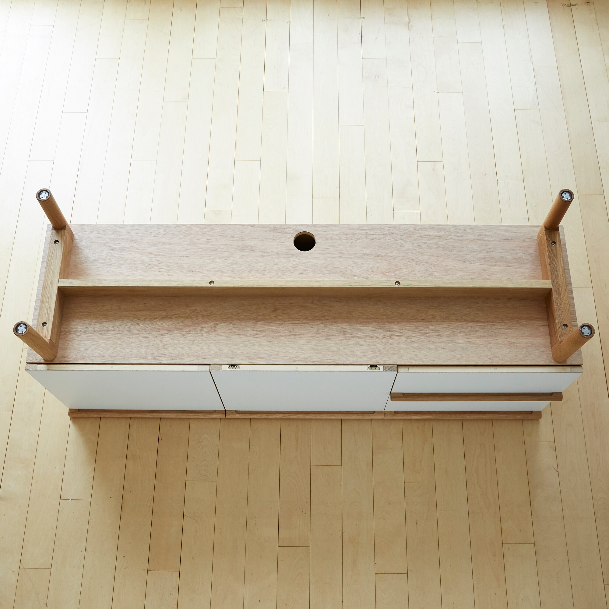 ＳＴＩＬＴ　ＳＩＤＥＢＯＡＲＤ　Ｌ　幅１４１×奥行４４×高さ６０ｃｍ