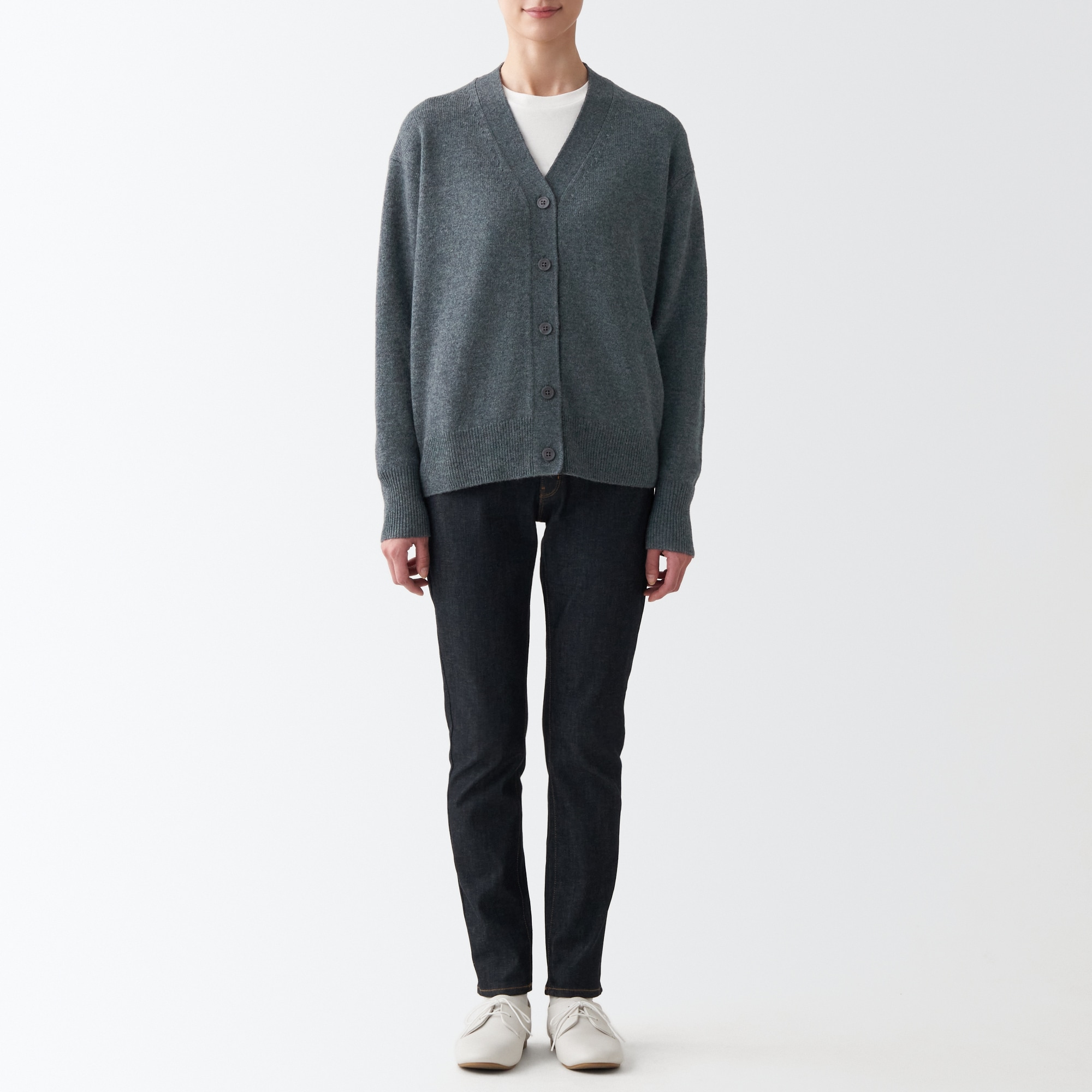 ウールミドルゲージＶネックカーディガン