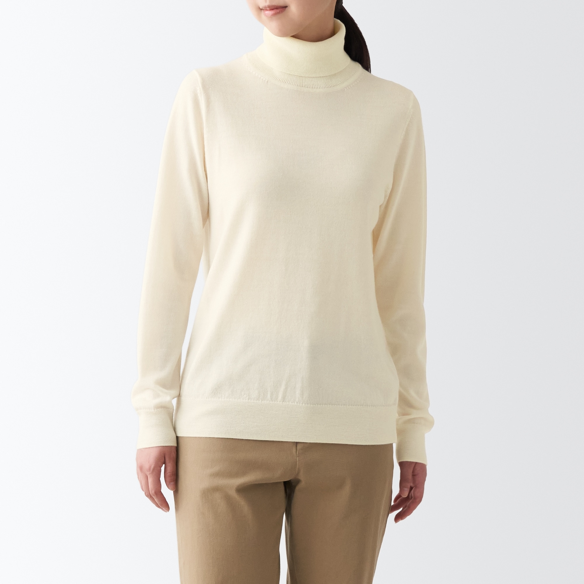 首のチクチクを抑えたタートルネック洗えるセーター