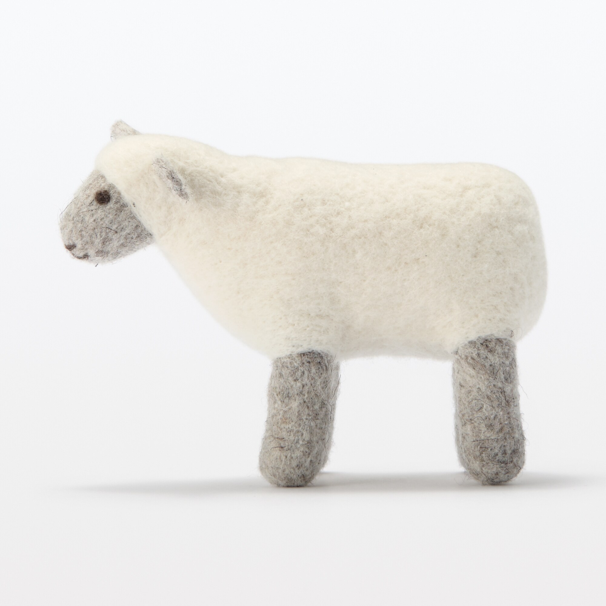 ウールフェルト　ひつじ・生成