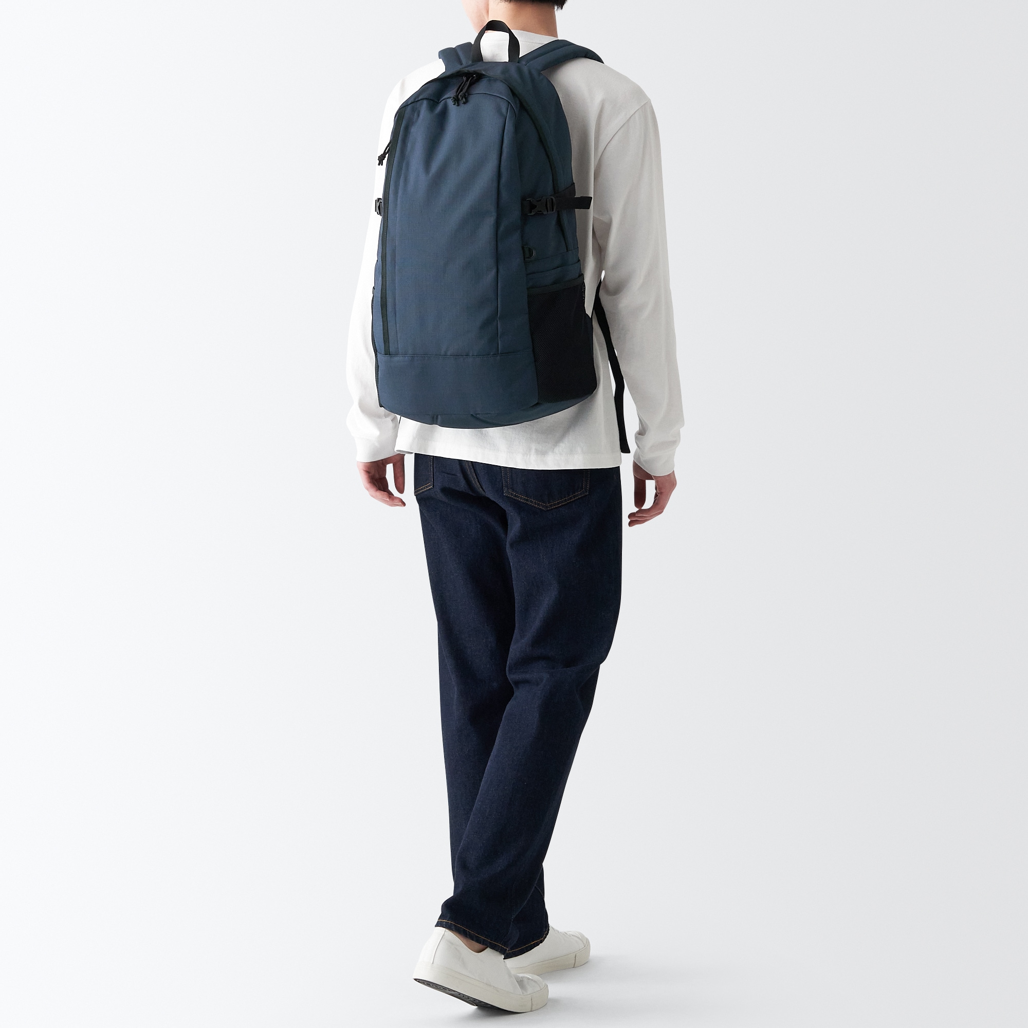 肩の負担を軽くする　撥水大容量リュックサック