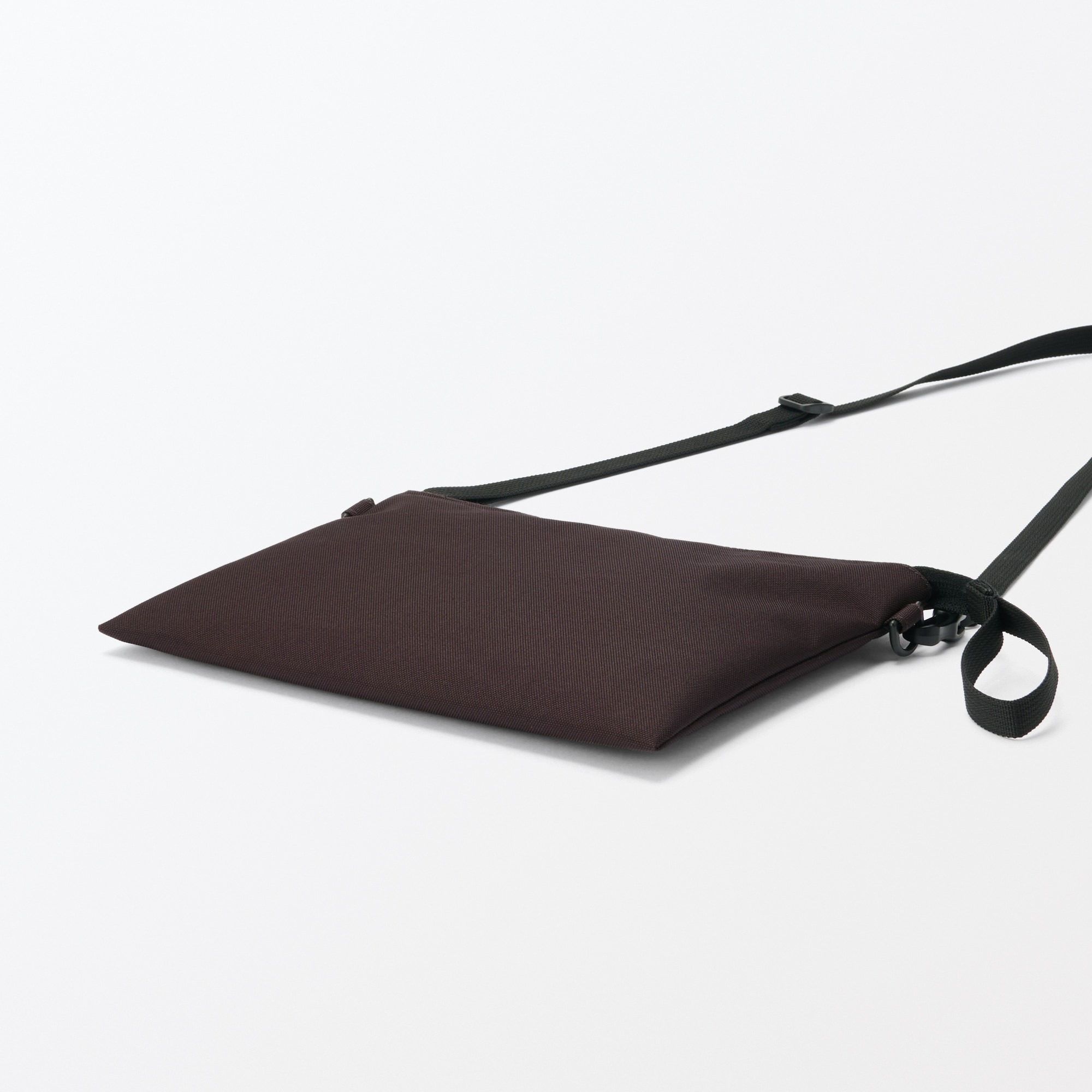 ポーチとしても使える　撥水サコッシュ