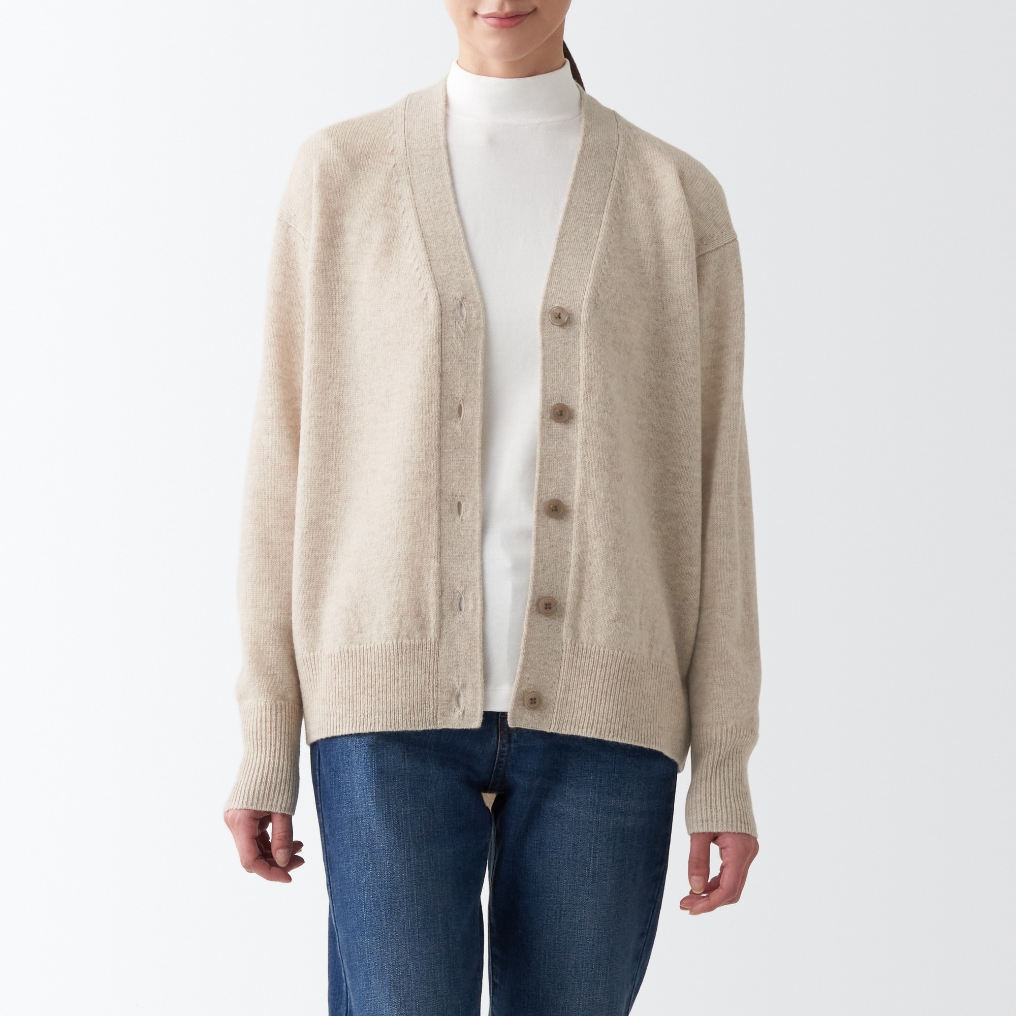 洗えるウールミドルゲージＶネックカーディガン