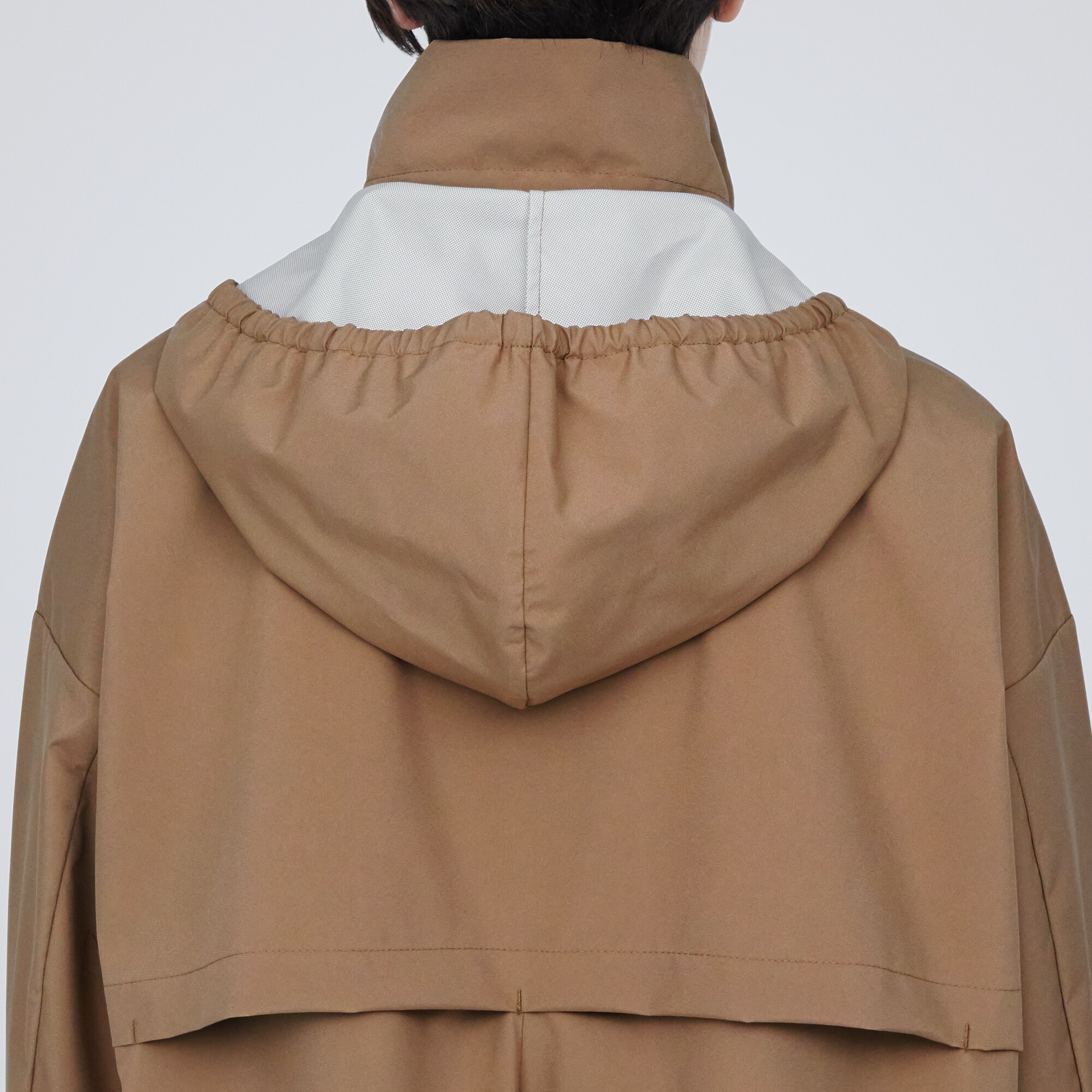 蒸れにくい　撥水フード付きロングコート