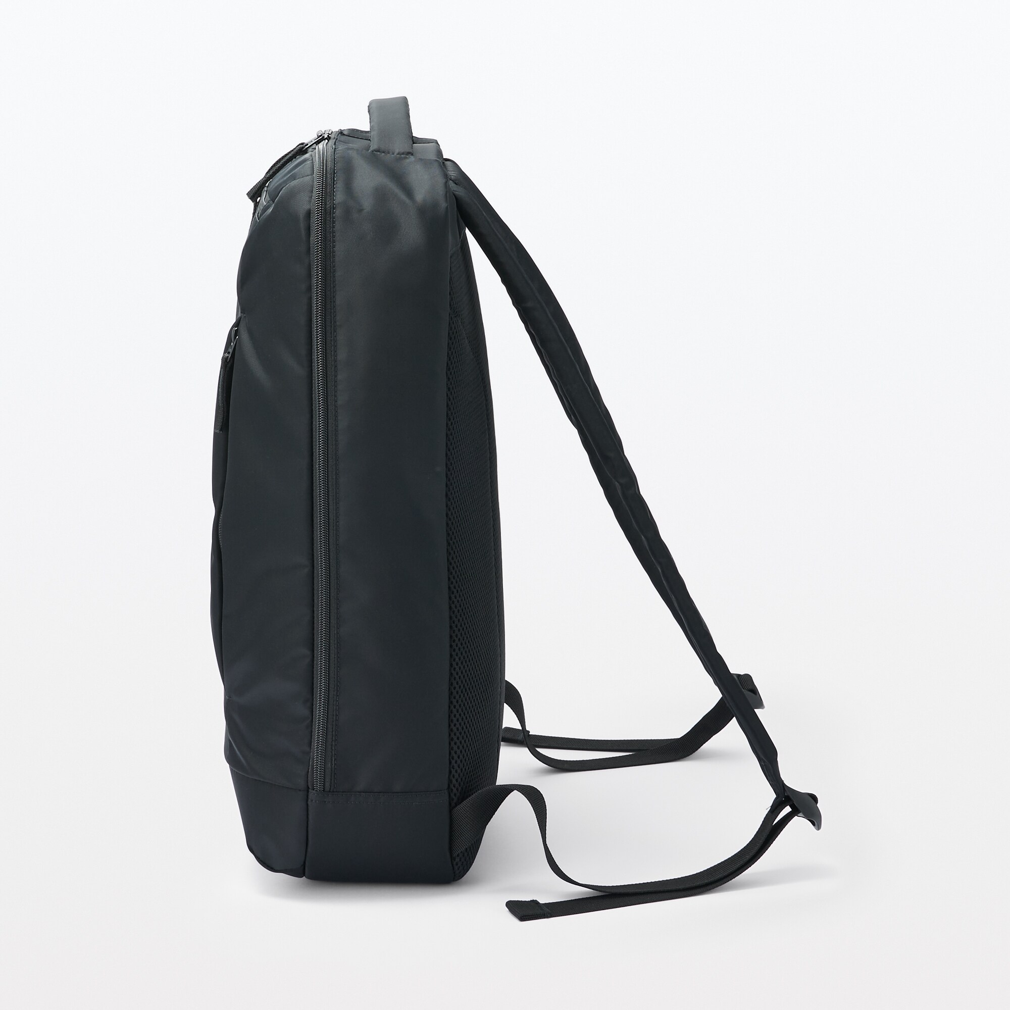 肩の負担を軽くする　撥水ビジネスリュックサック