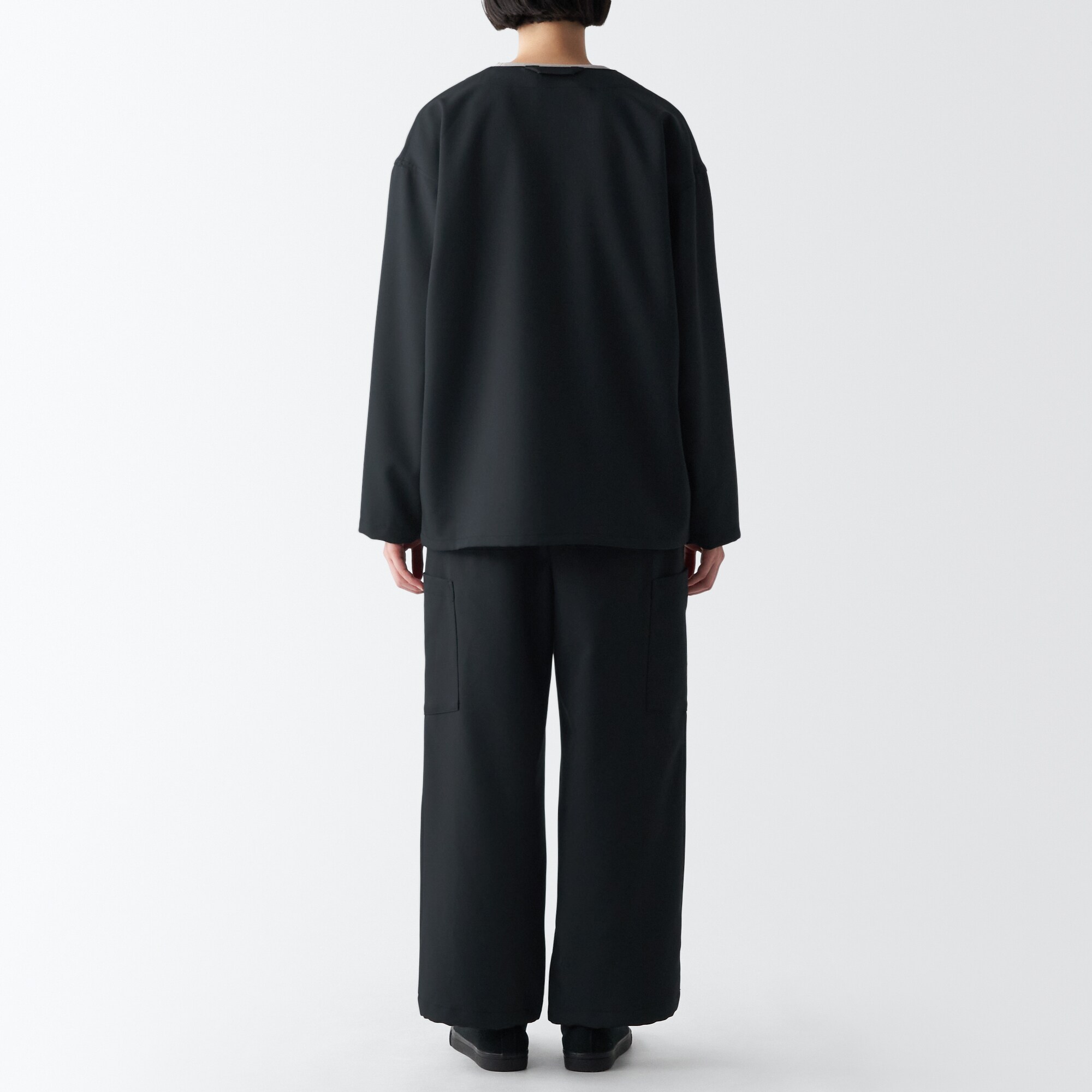 汚れが落ちやすいノーカラージャケット