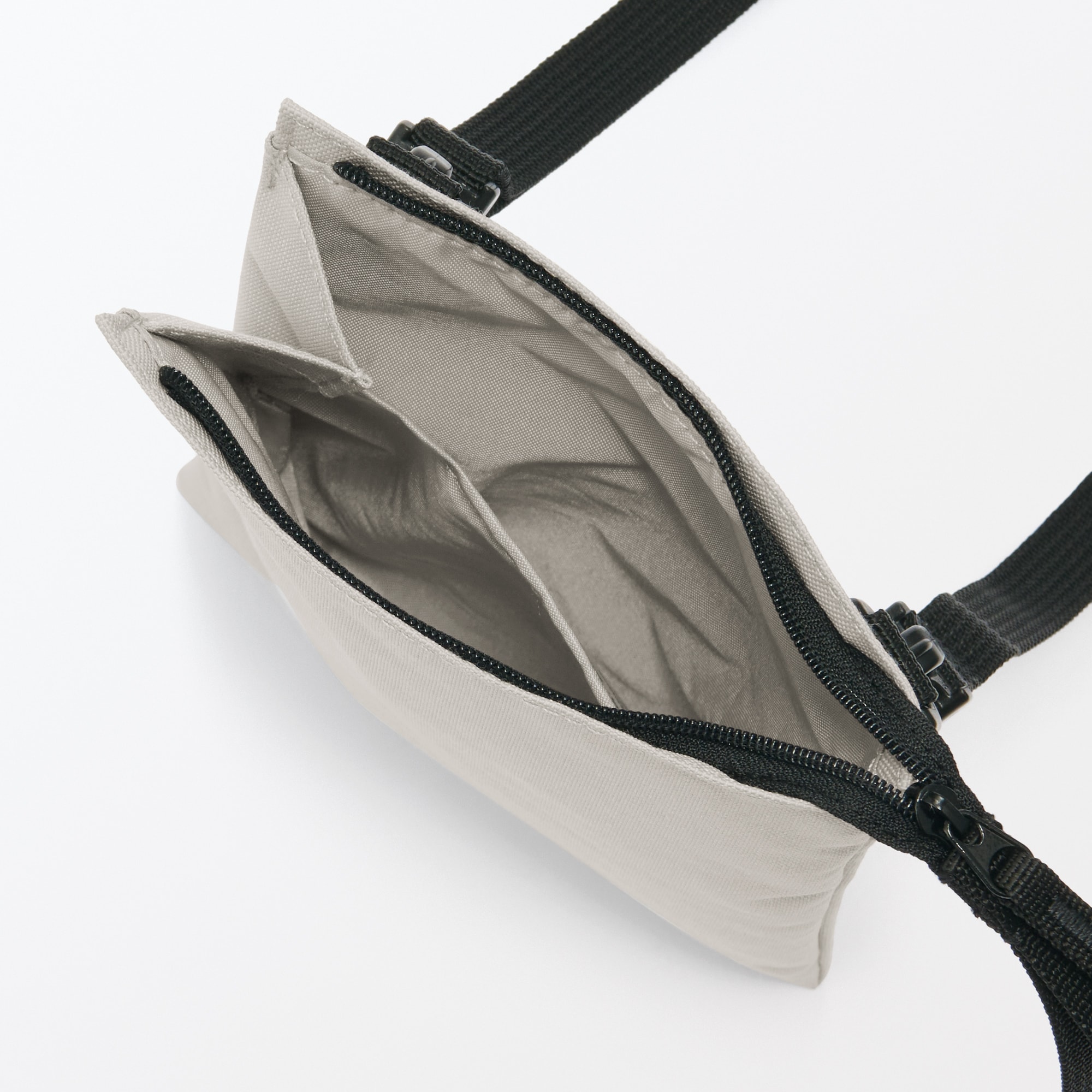 ポーチとしても使える　撥水ミニサコッシュ