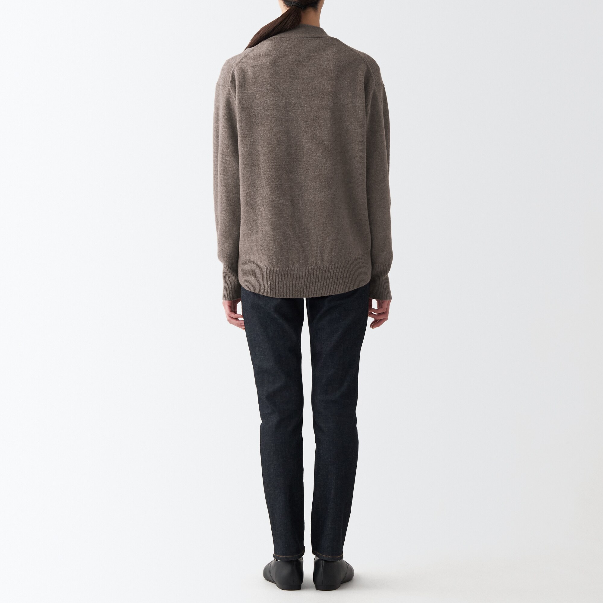 ウールミドルゲージＶネックカーディガン