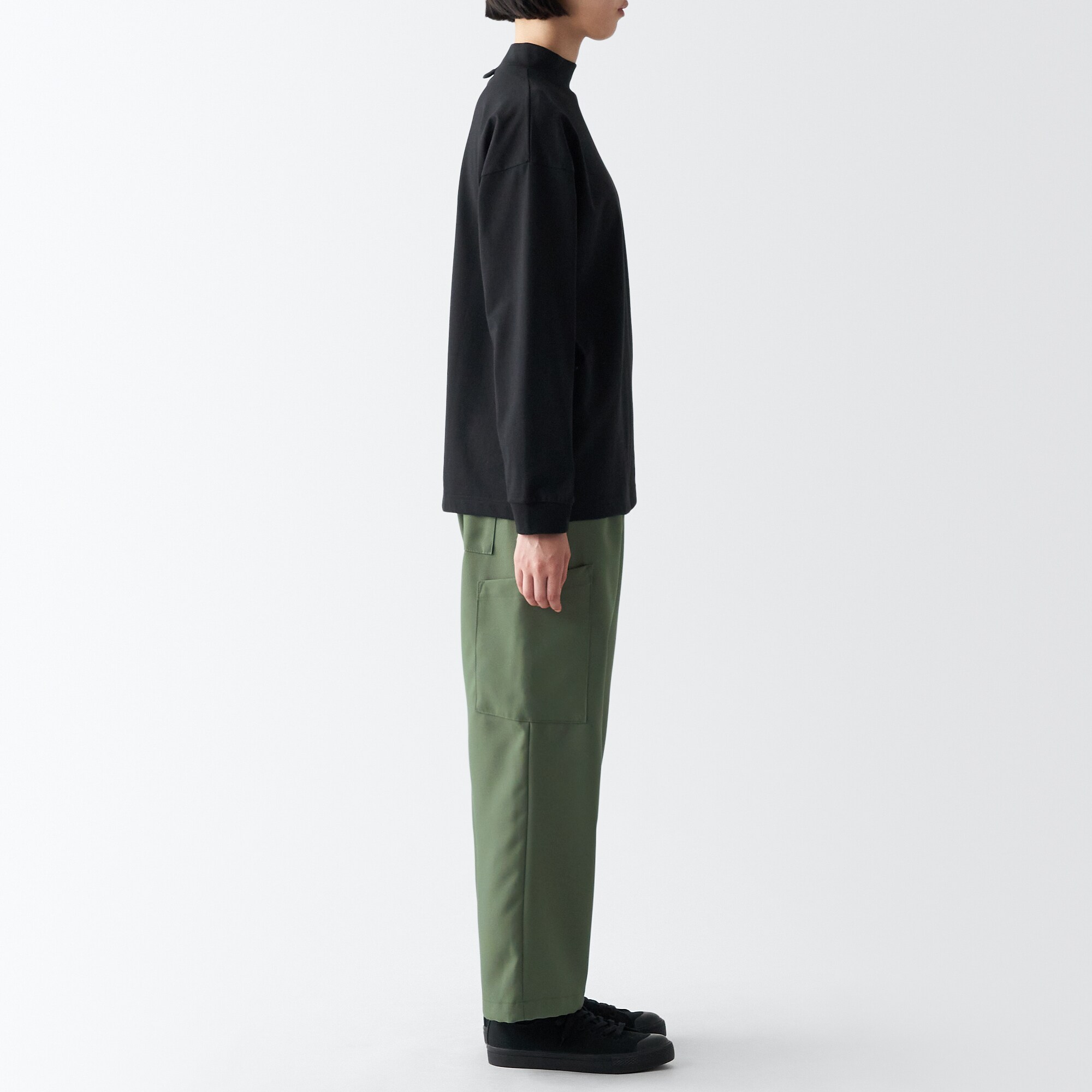 汚れが落ちやすいカーゴパンツ