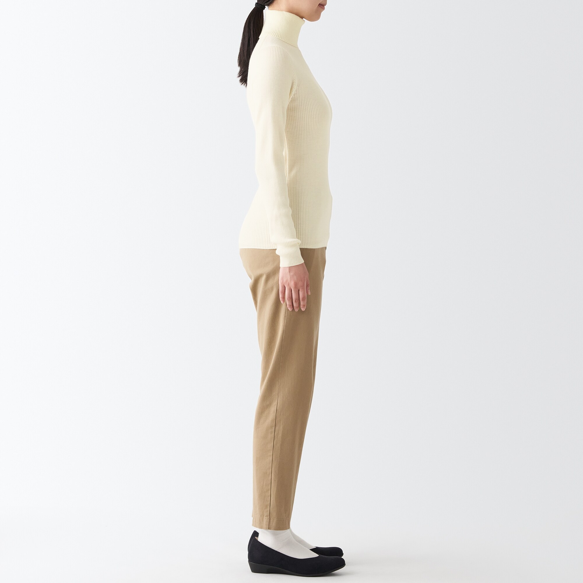 首のチクチクを抑えたリブタートルネック洗えるセーター