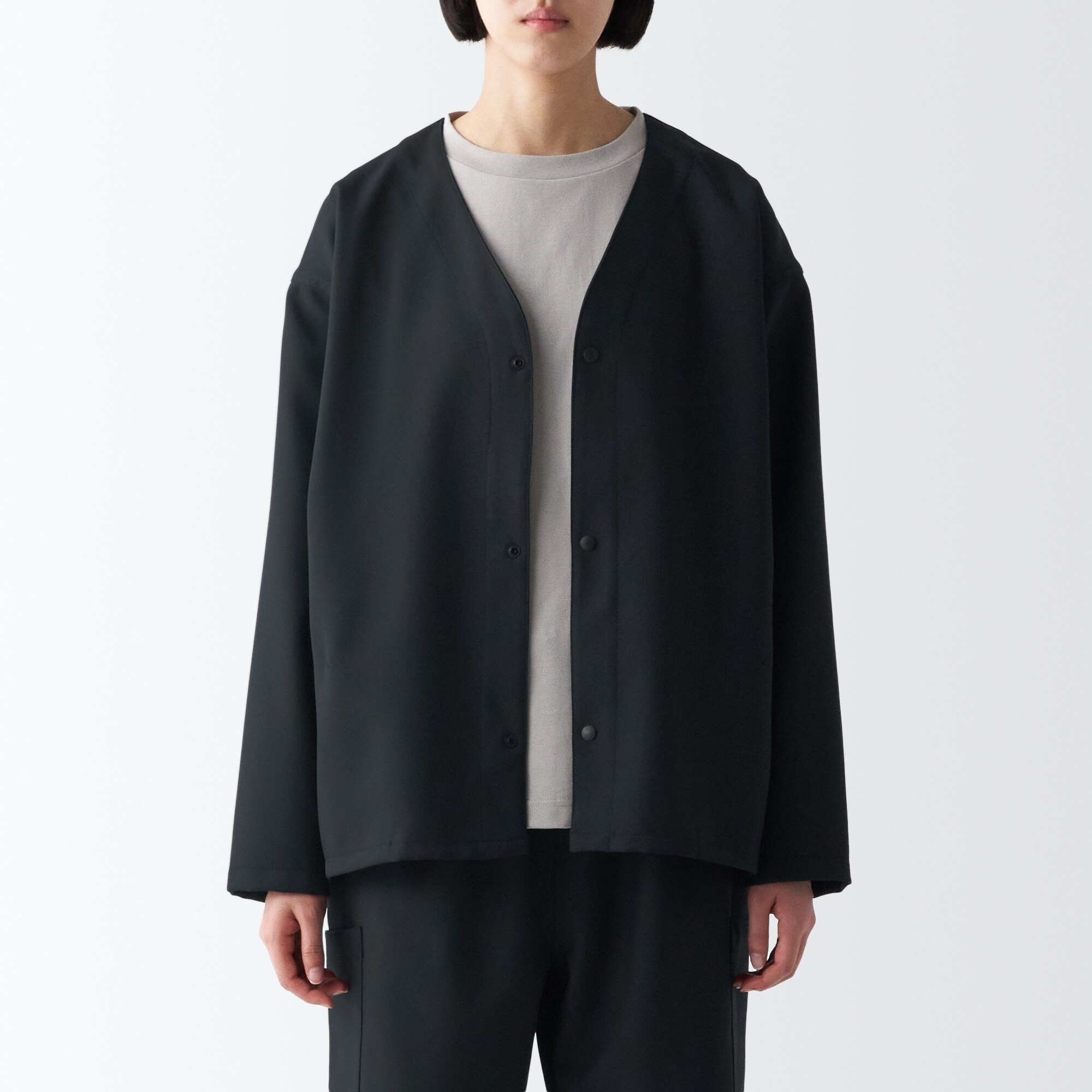 汚れが落ちやすいノーカラージャケット