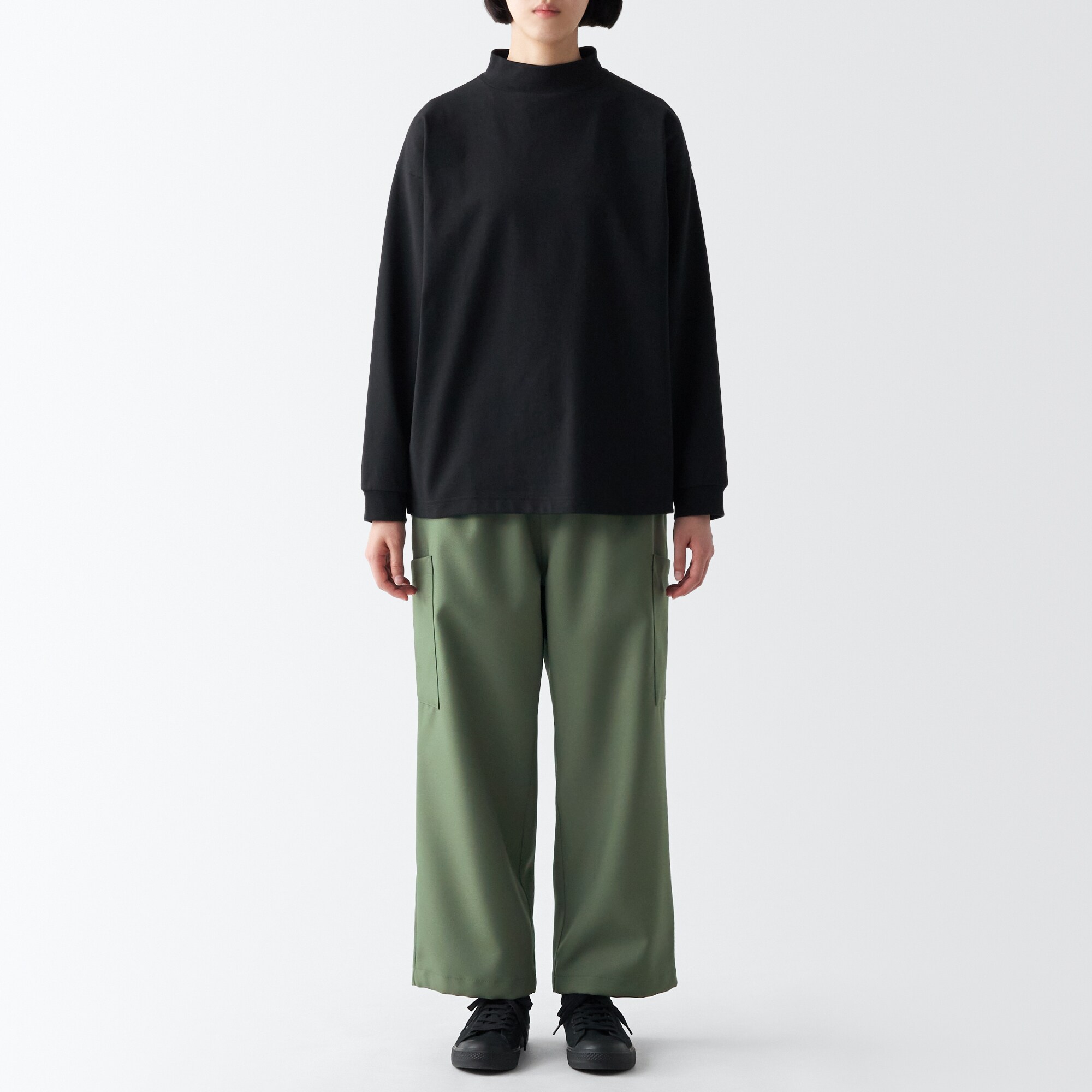 汚れが落ちやすいカーゴパンツ