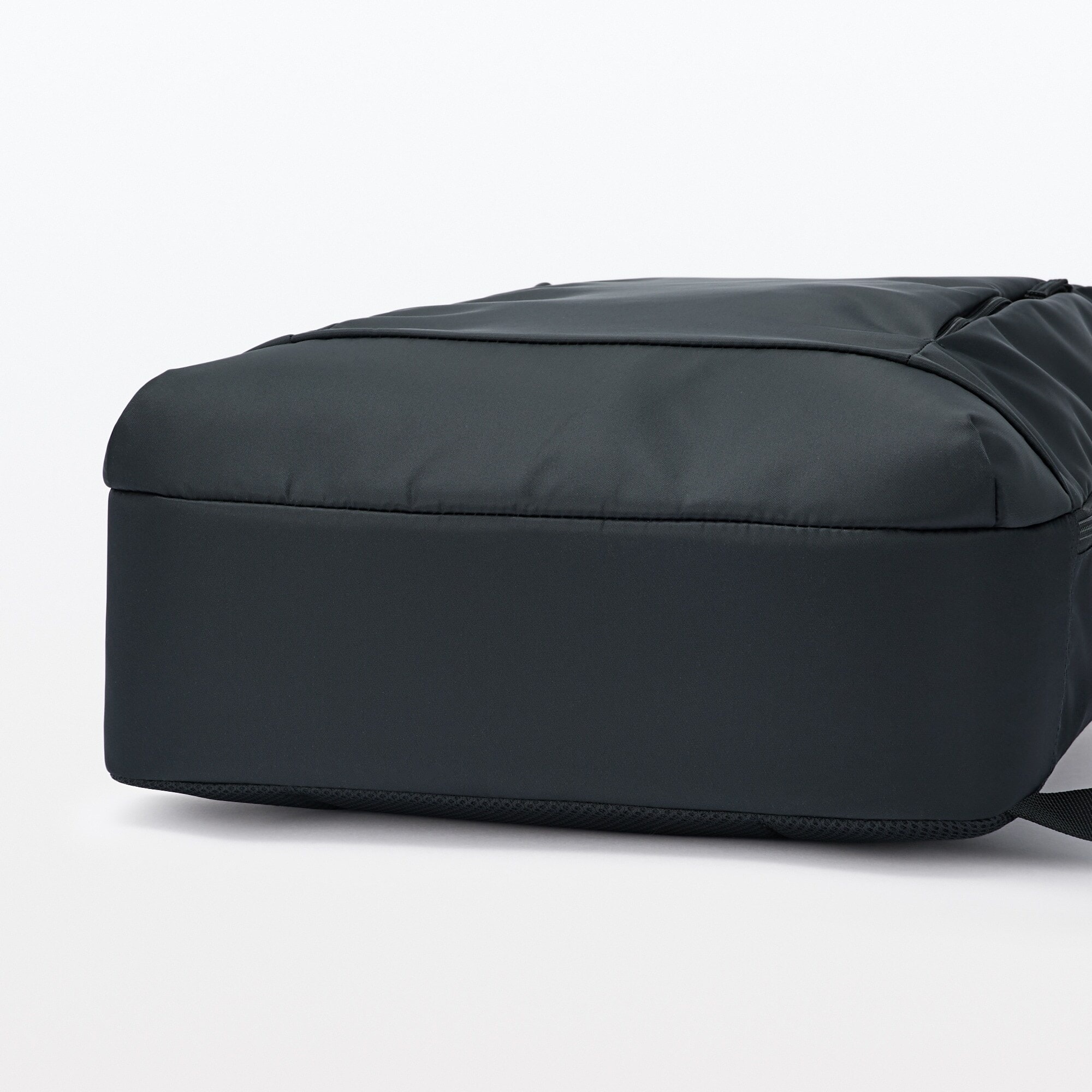 肩の負担を軽くする　撥水ビジネスリュックサック