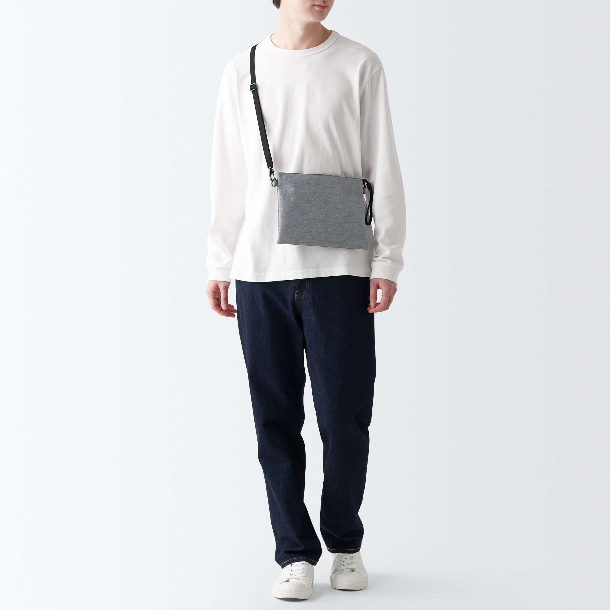 ポーチとしても使える　撥水サコッシュ