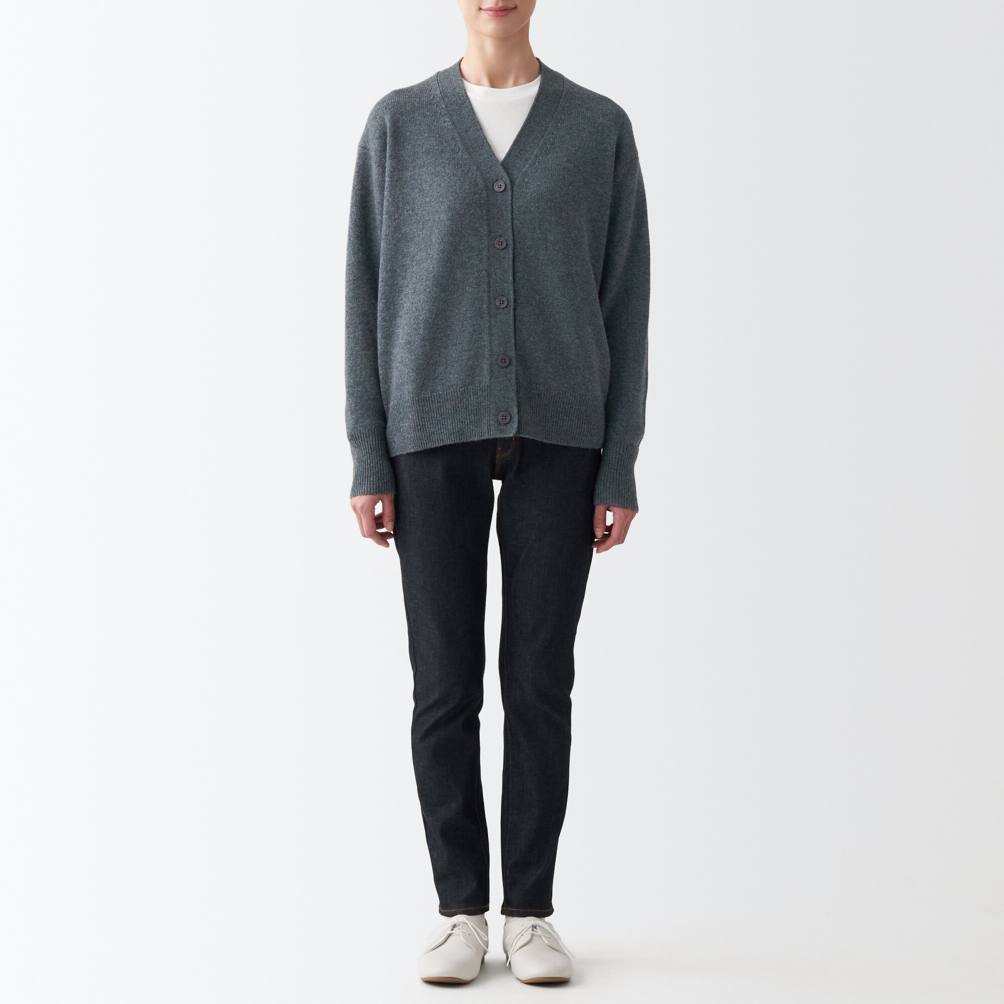 ウールミドルゲージＶネックカーディガン