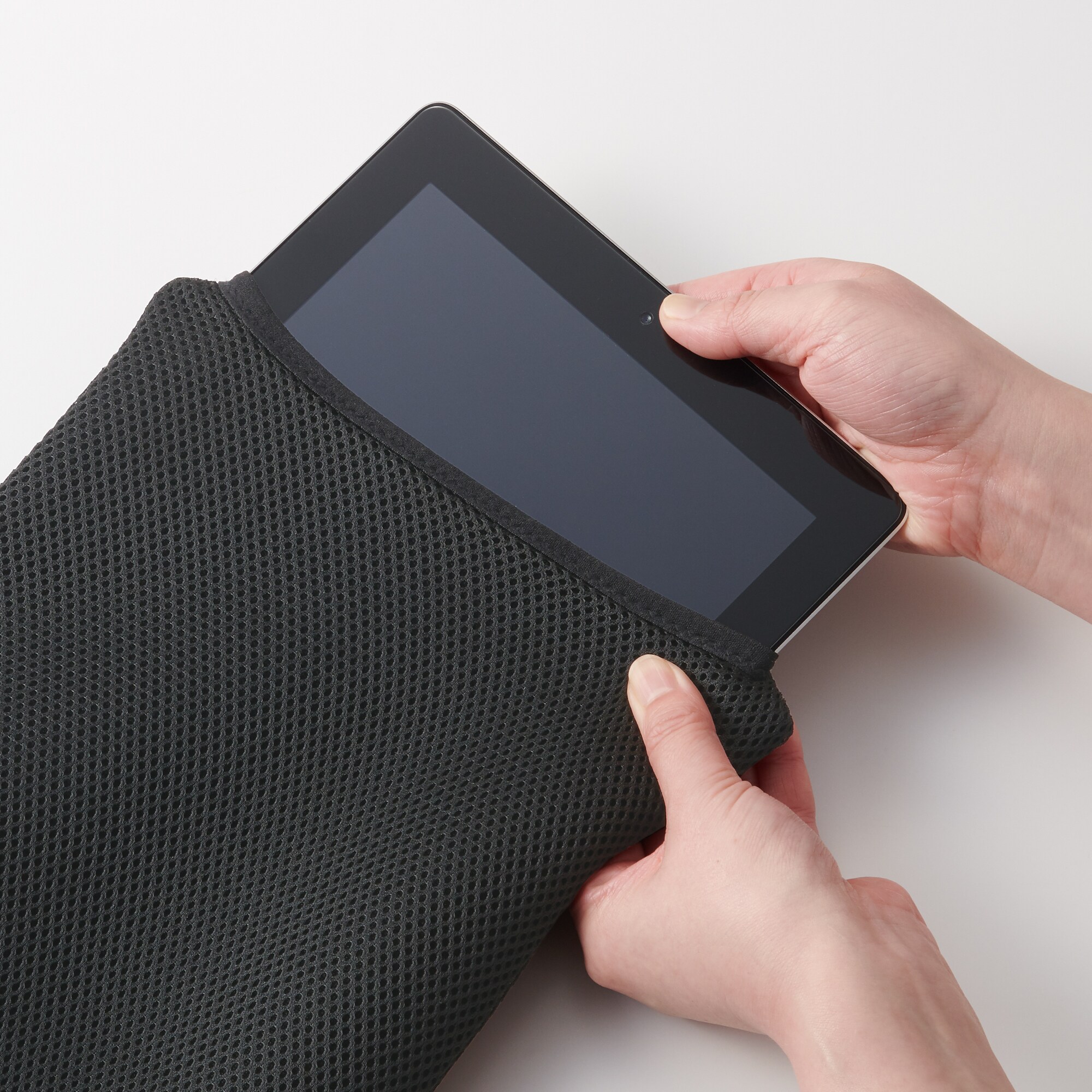 【１１型用】ポリエステルメッシュタブレットカバー　黒
