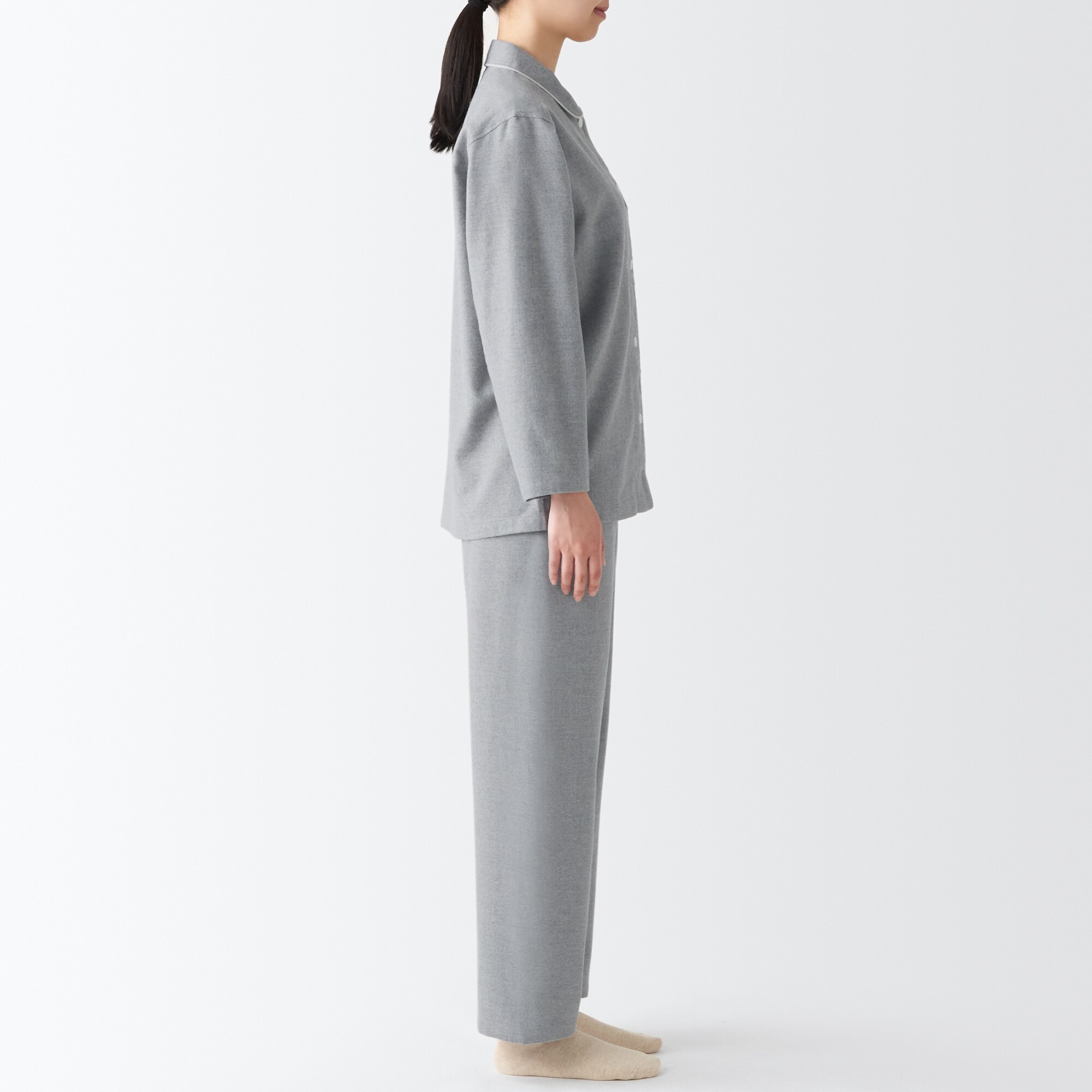 【両面起毛で温かい】脇に縫い目のない　フランネルパジャマ（旧仕様：丸襟タイプ・お尻ポケットなし）