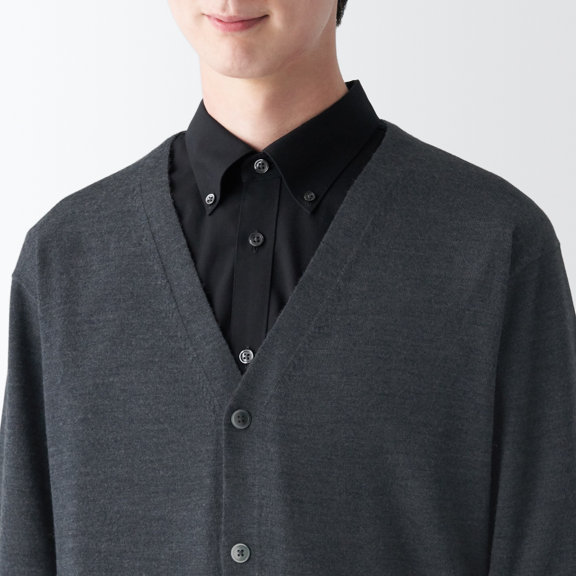 洗えるウールハイゲージＶネックカーディガン