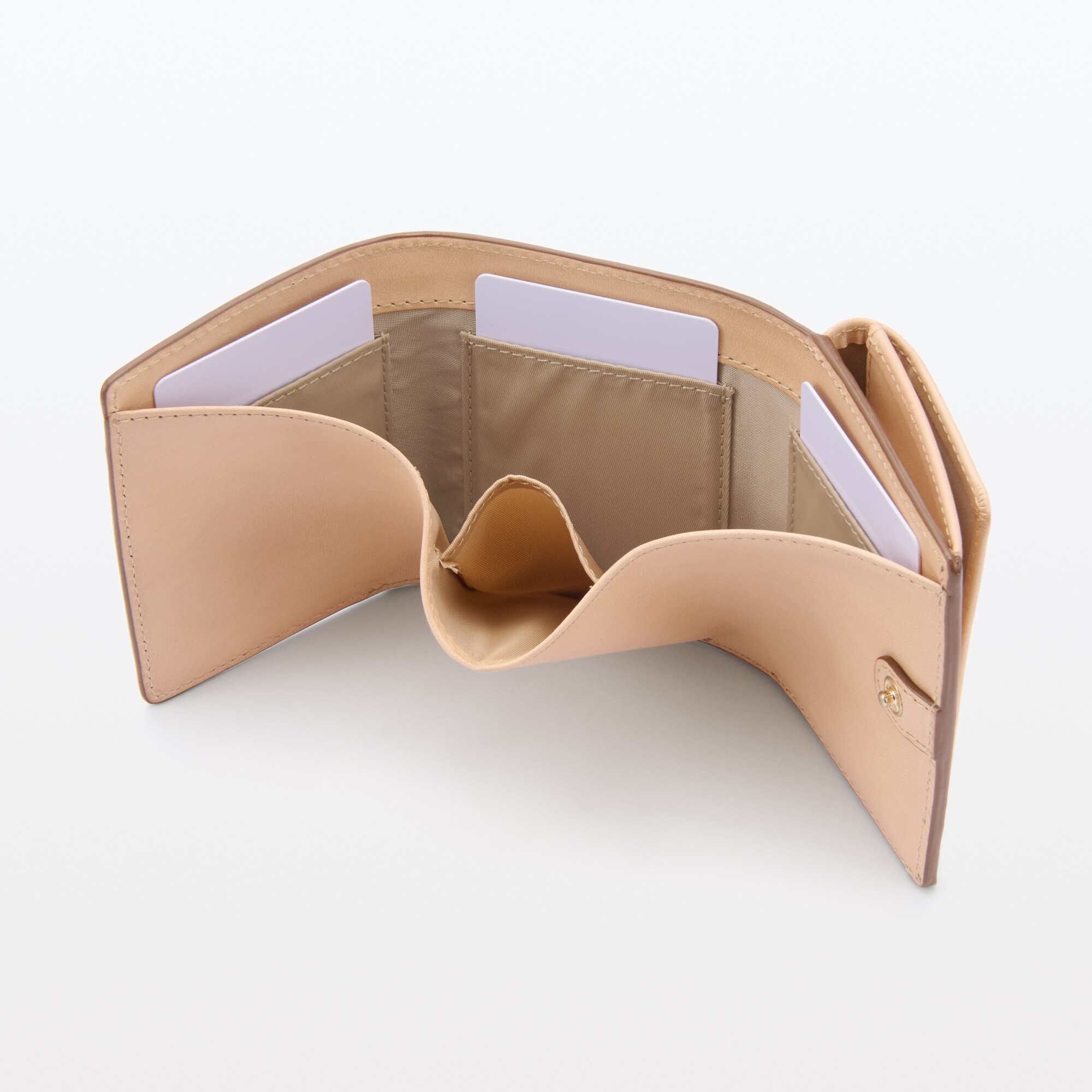 イタリア産ヌメ革　三つ折り財布