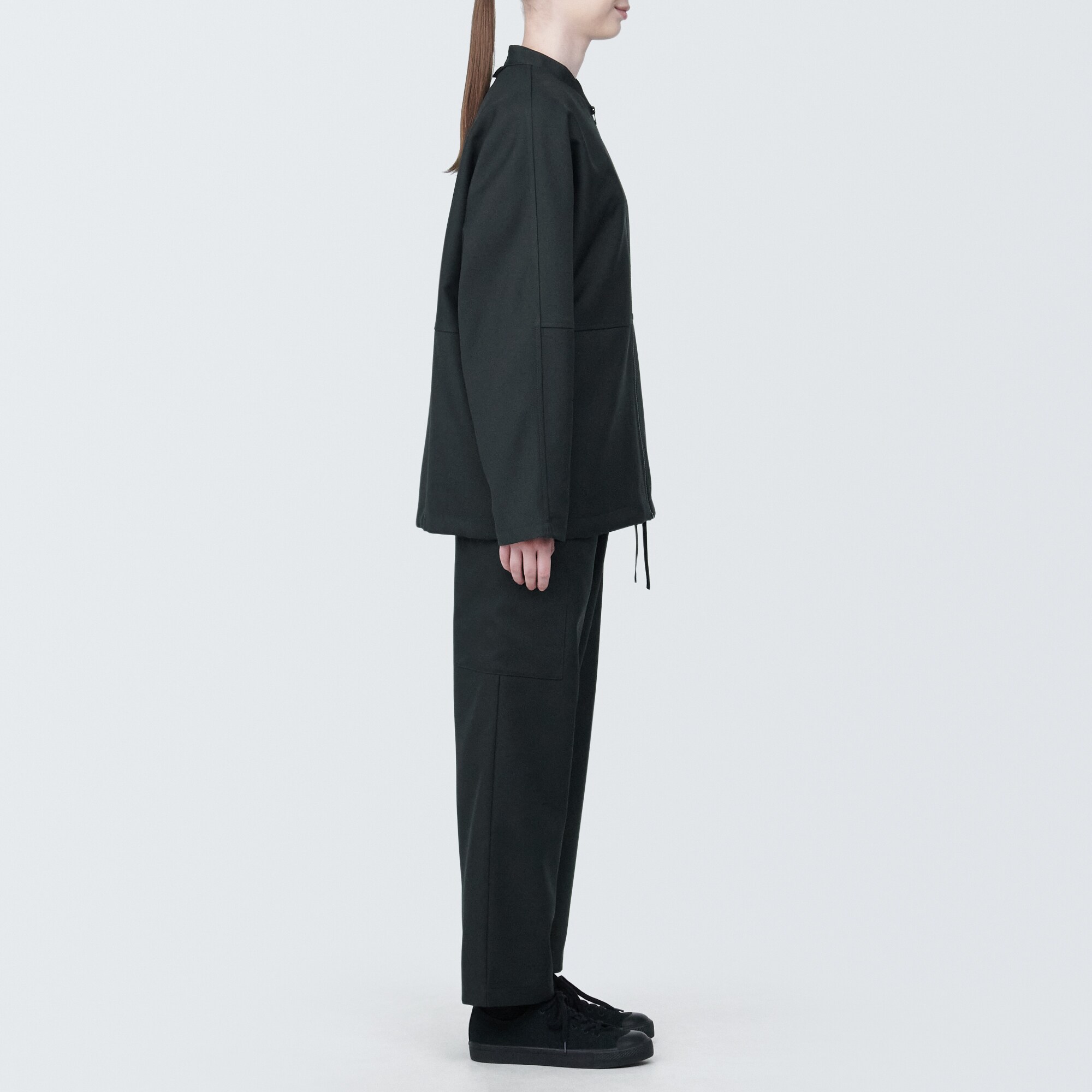 汚れが落ちやすいジップアップブルゾン