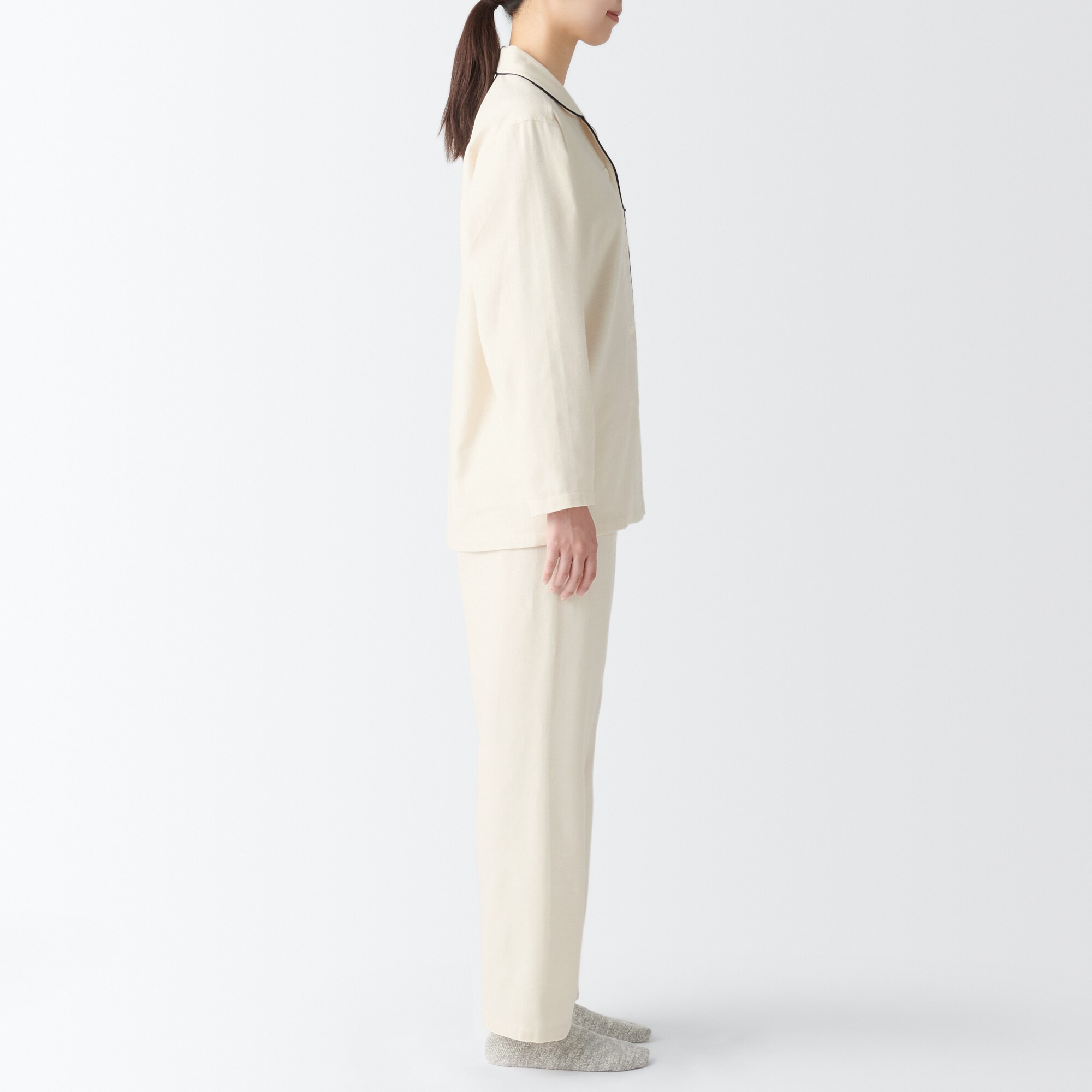 【両面起毛で温かい】脇に縫い目のない　フランネルパジャマ（新仕様：開襟・丸襟タイプ、お尻ポケットあり）