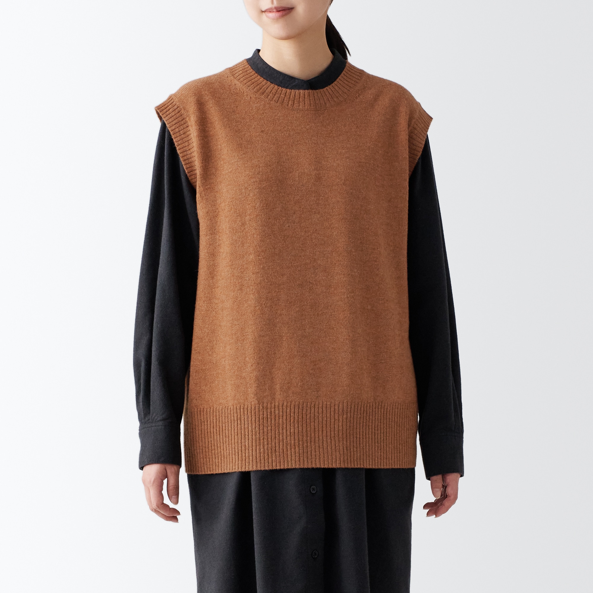 残糸で編んだクルーネックベスト