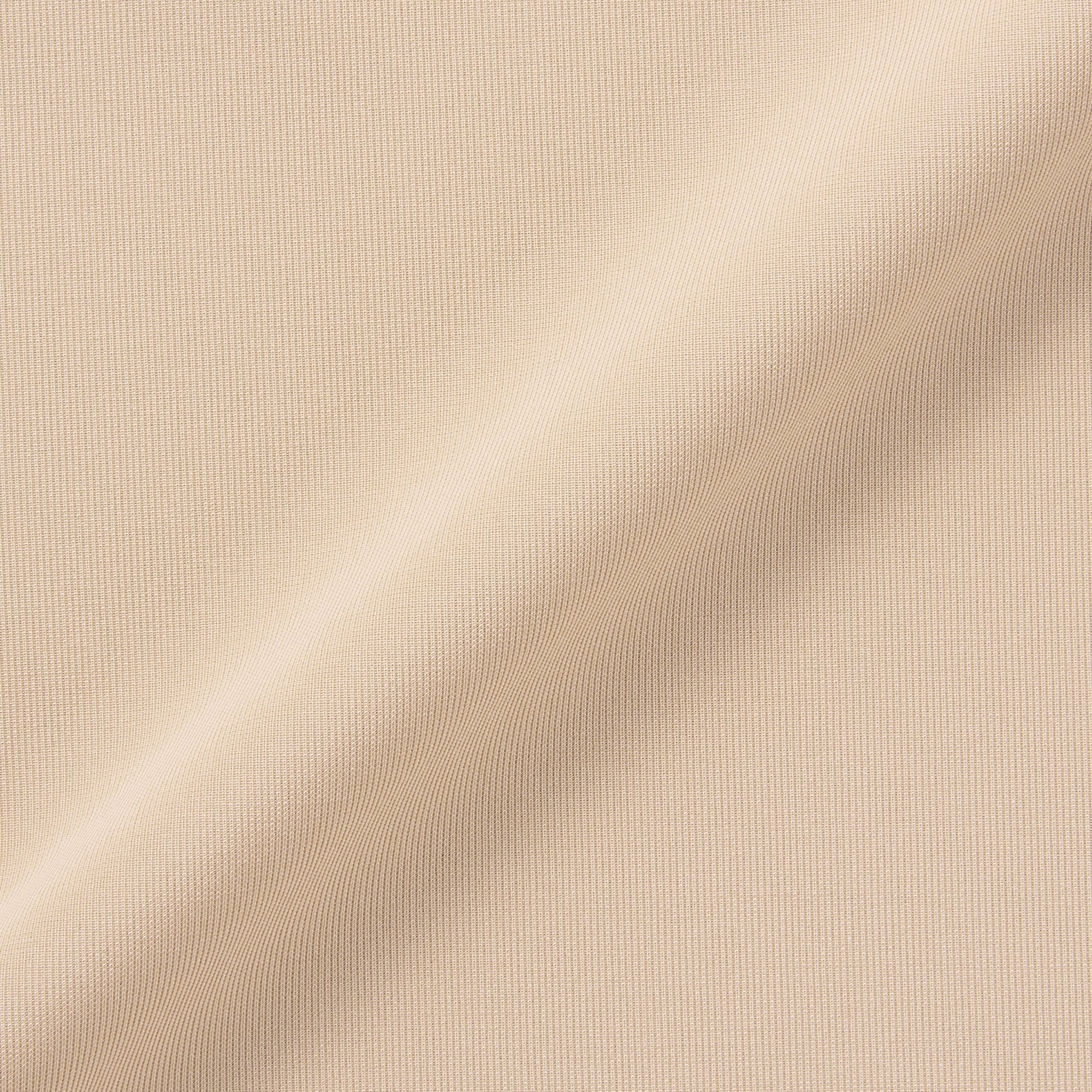 どこにも縫い目がないスリップドレス