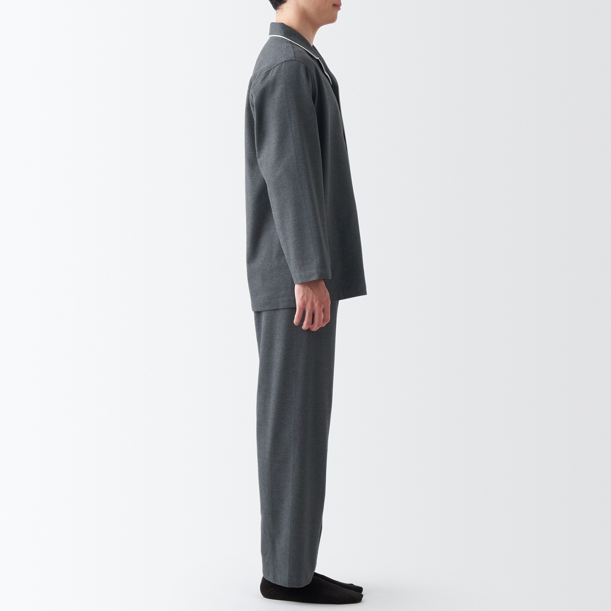 【両面起毛で温かい】脇に縫い目のない　フランネルパジャマ（新仕様：開襟・丸襟タイプ、お尻ポケットあり）