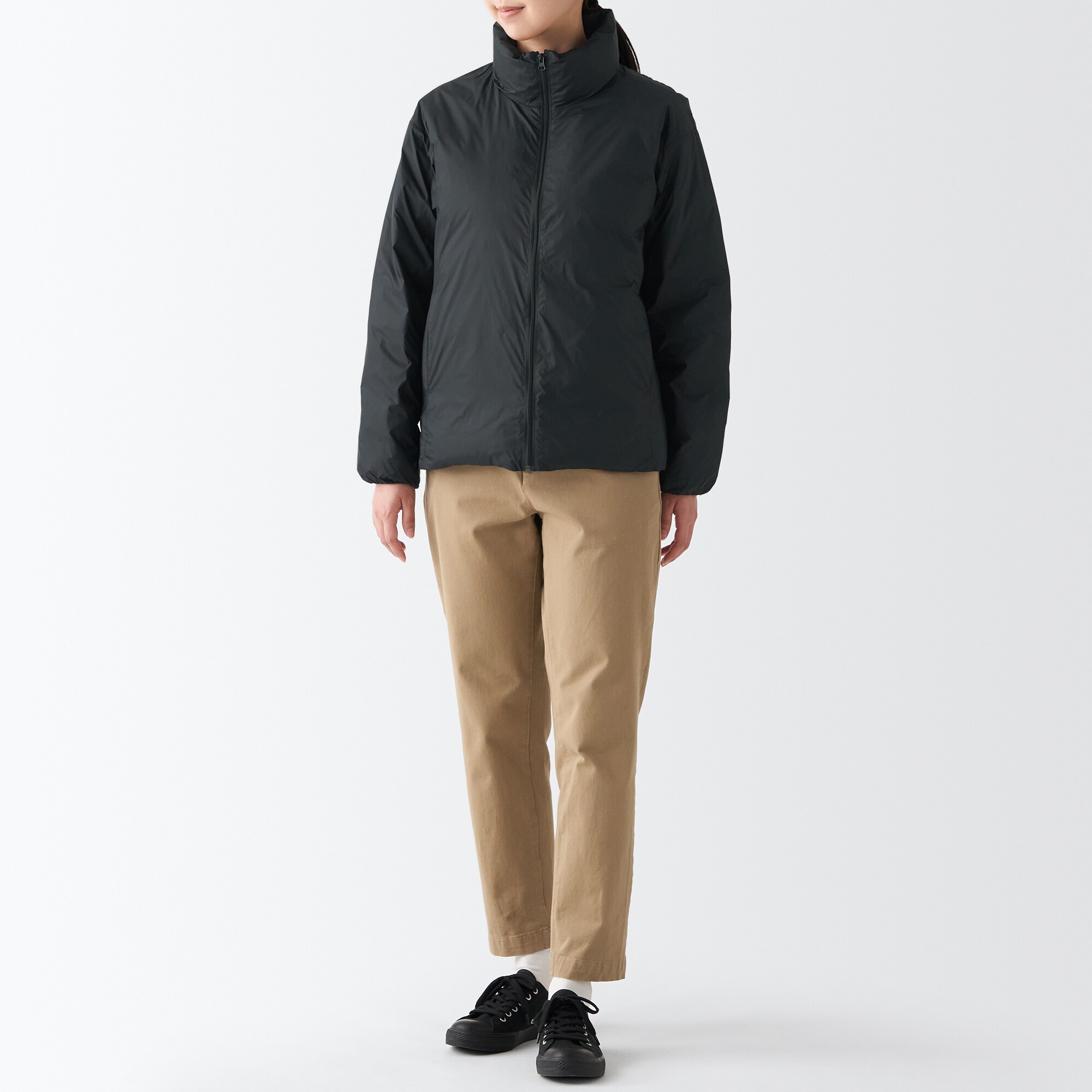 再生ナイロン軽量スタンドカラーダウンジャケット