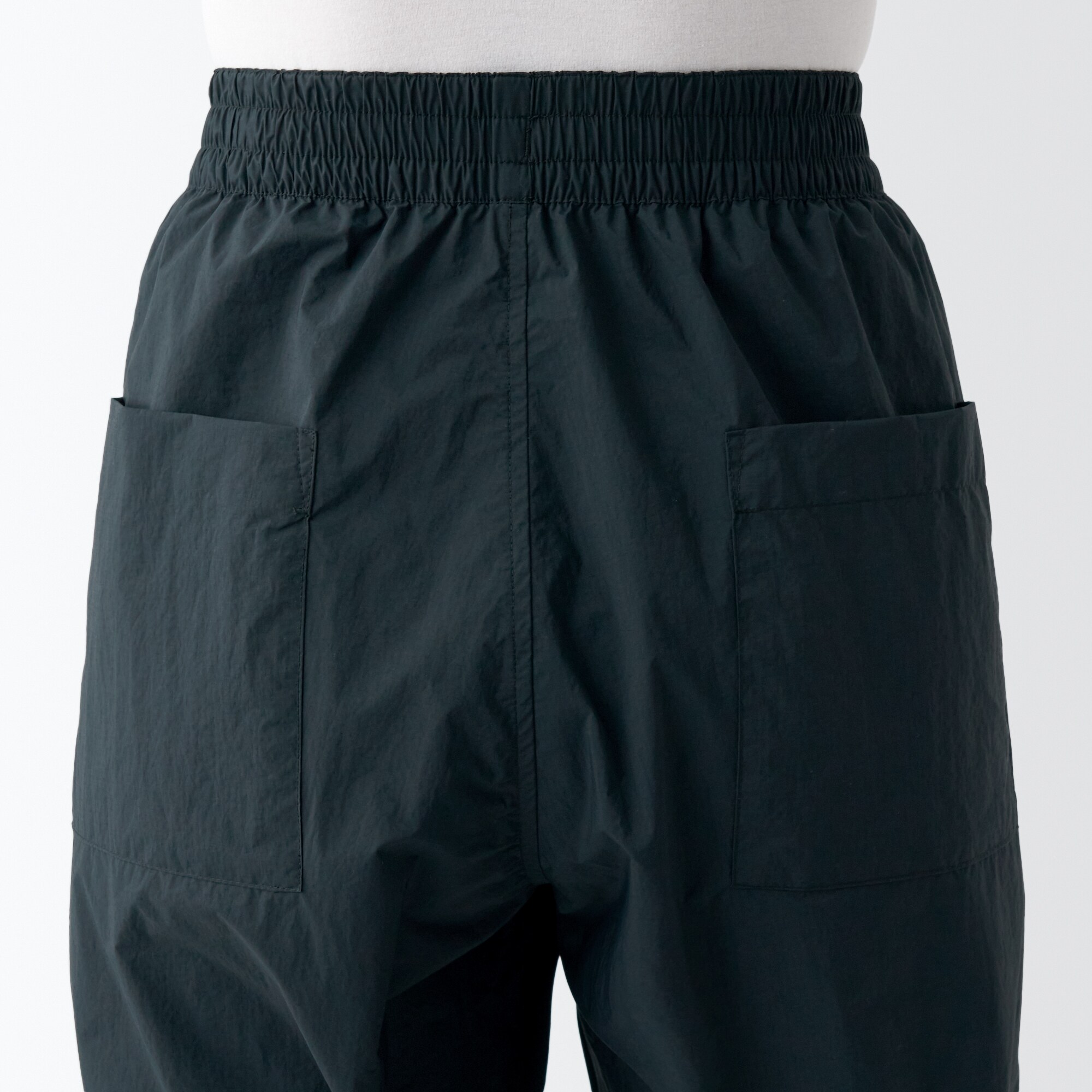 撥水防風パンツ