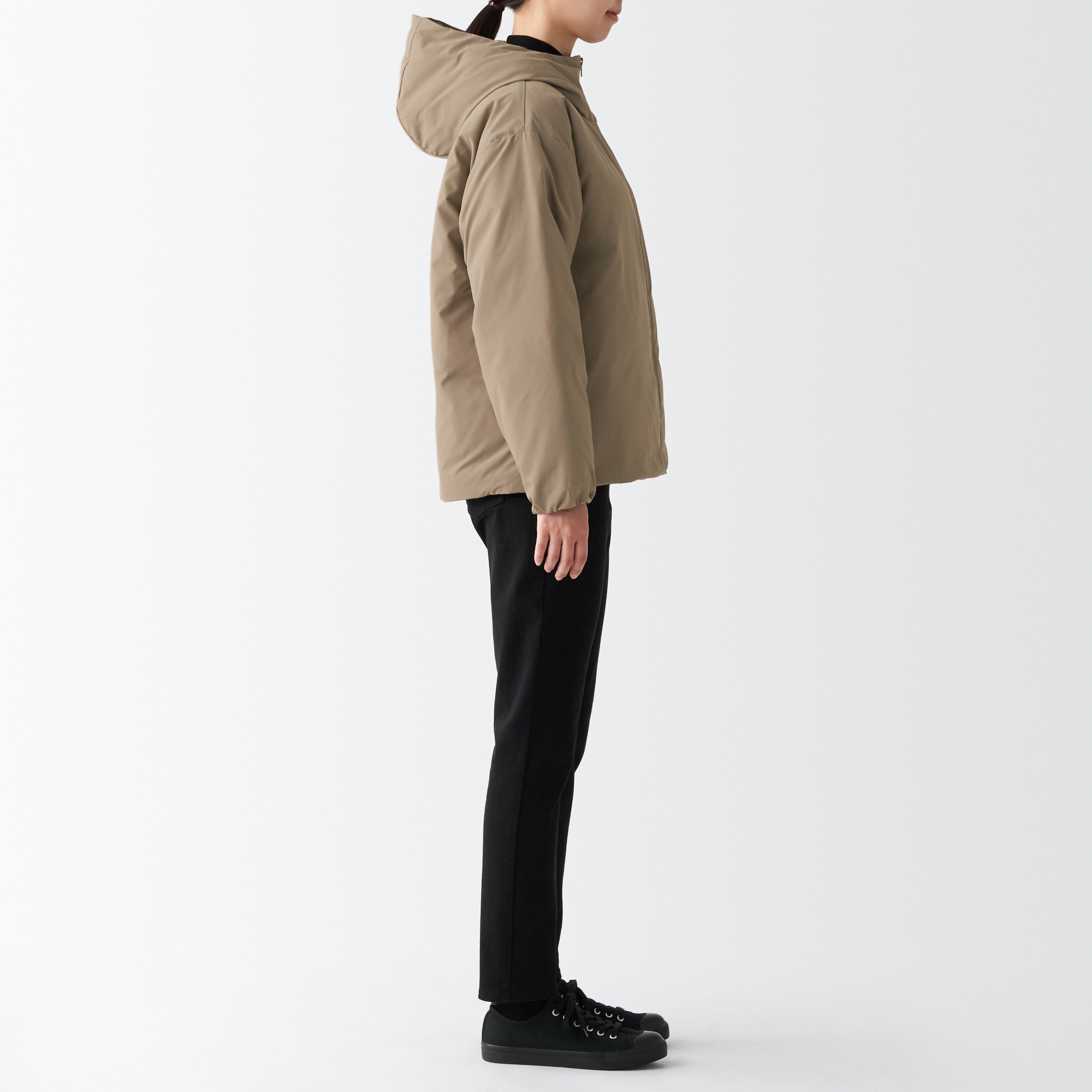 再生ポリエステル水を弾くダウンジャケット