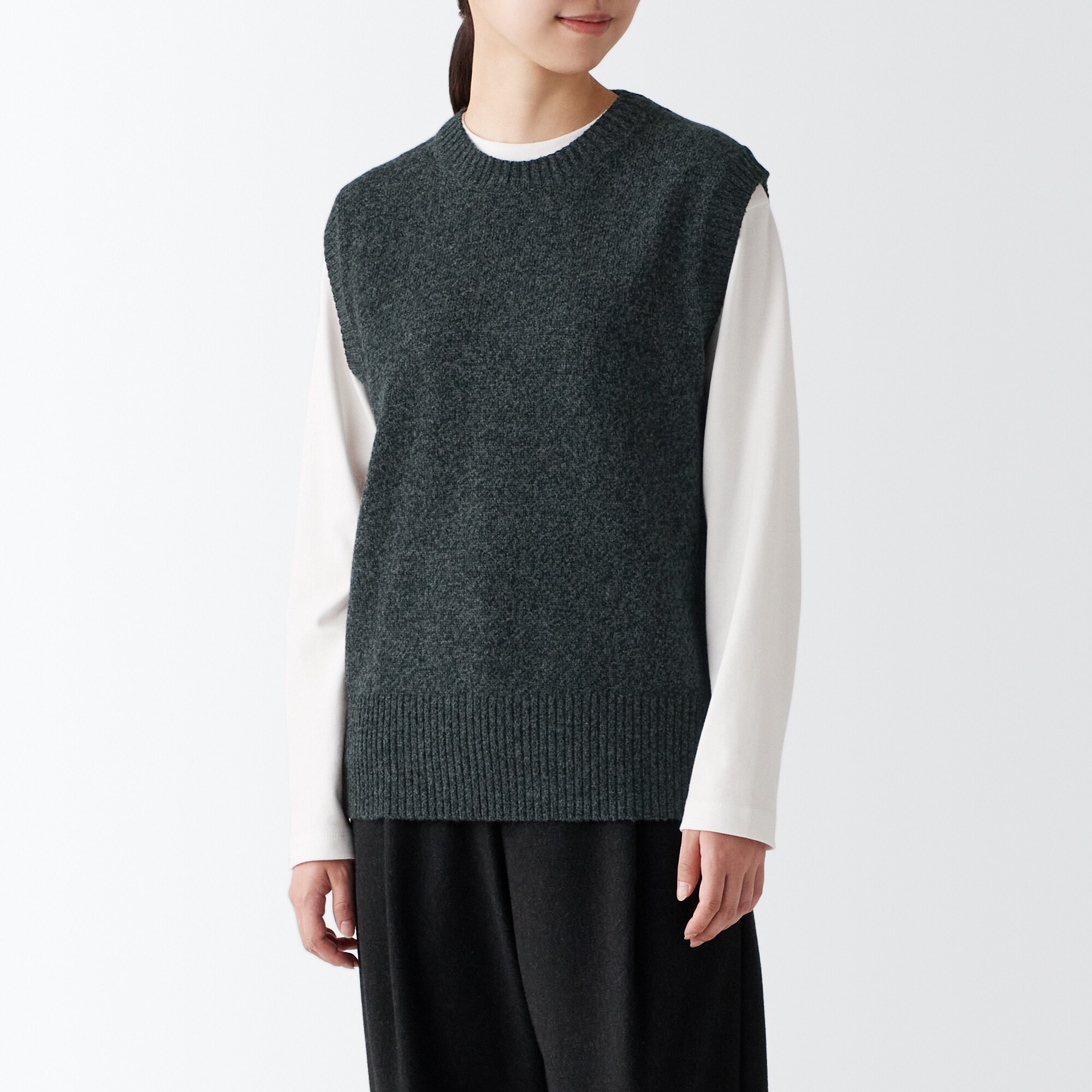 残糸で編んだクルーネックベスト