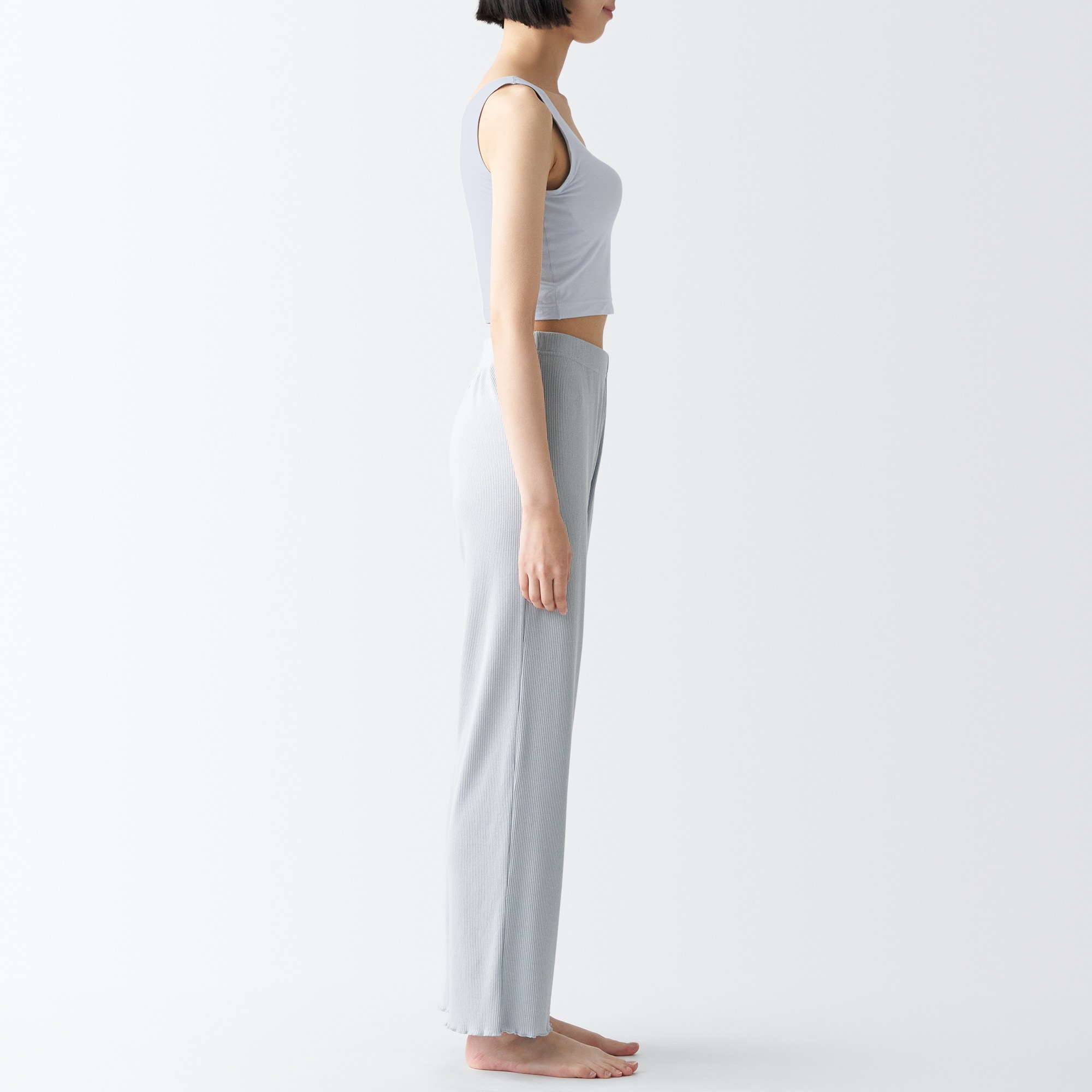 なめらかブラハーフ丈タンクトップ