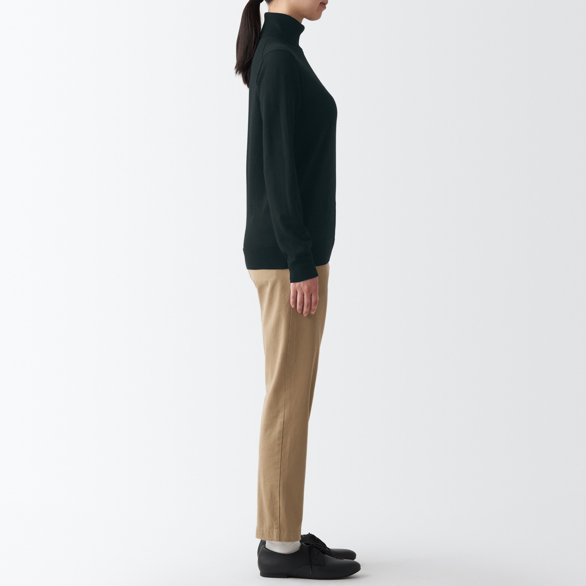 首のチクチクを抑えたタートルネック洗えるセーター