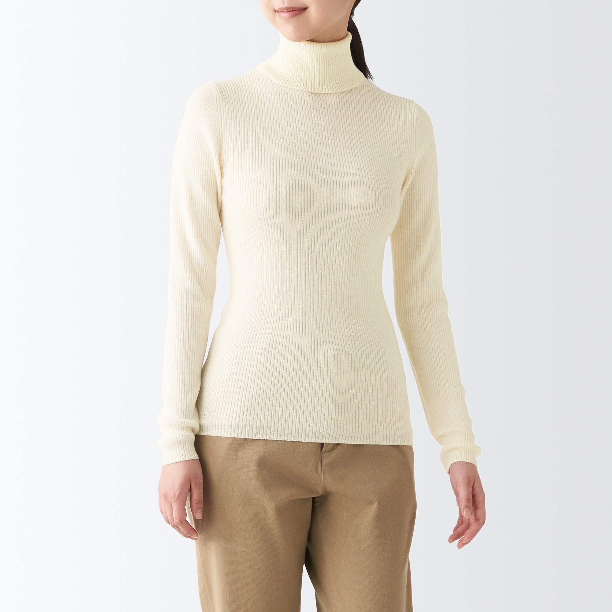 首のチクチクを抑えたリブタートルネック洗えるセーター