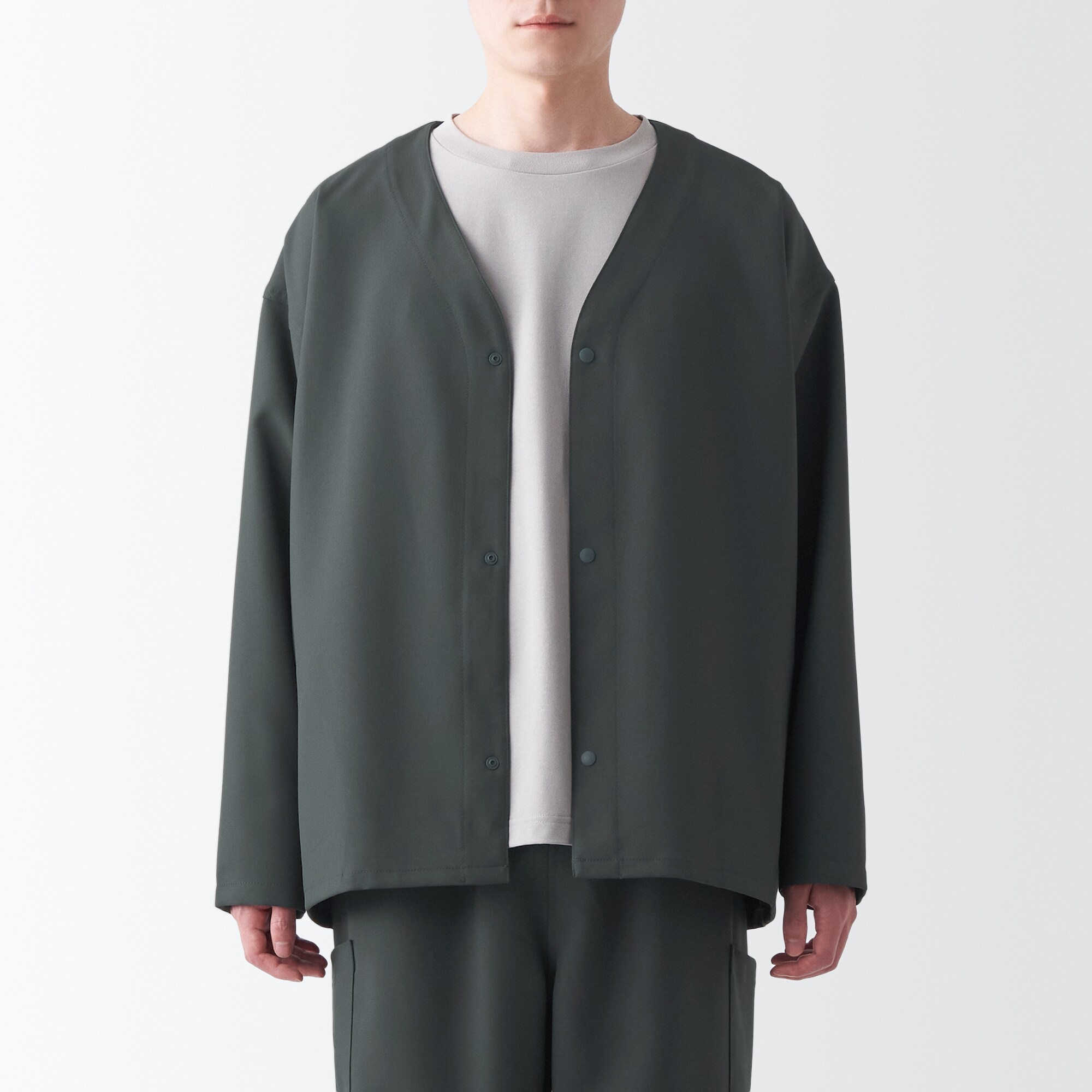 汚れが落ちやすいノーカラージャケット