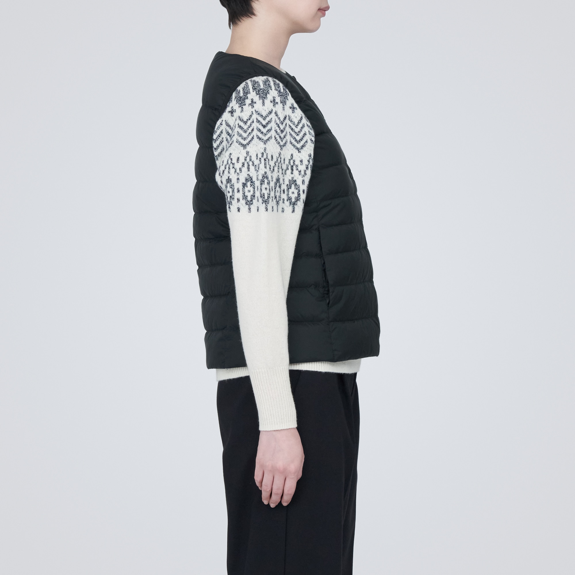 軽量ダウンノーカラーベスト（帯電防止裏地）