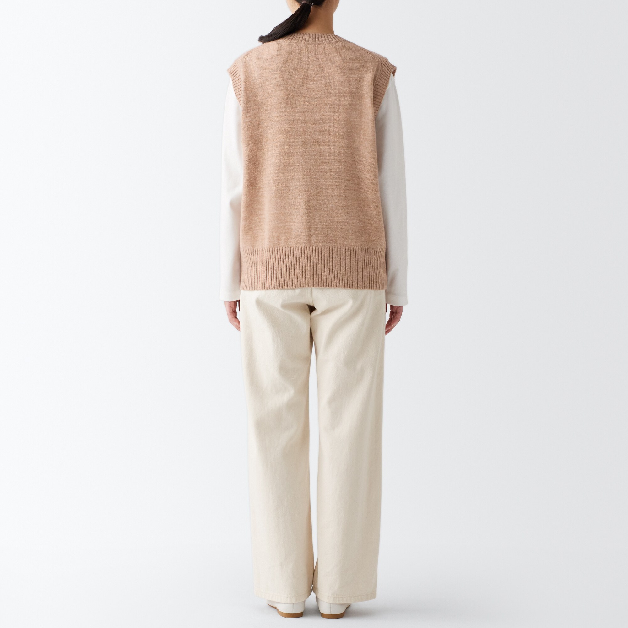 残糸で編んだクルーネックベスト