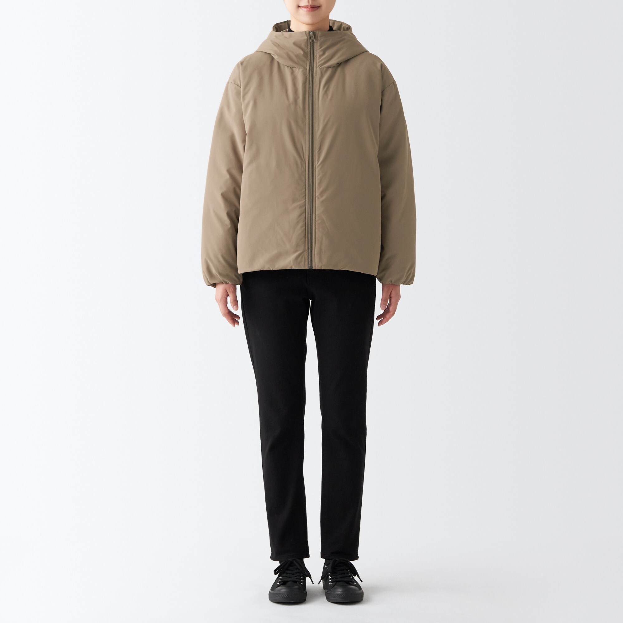 再生ポリエステル水を弾くダウンジャケット