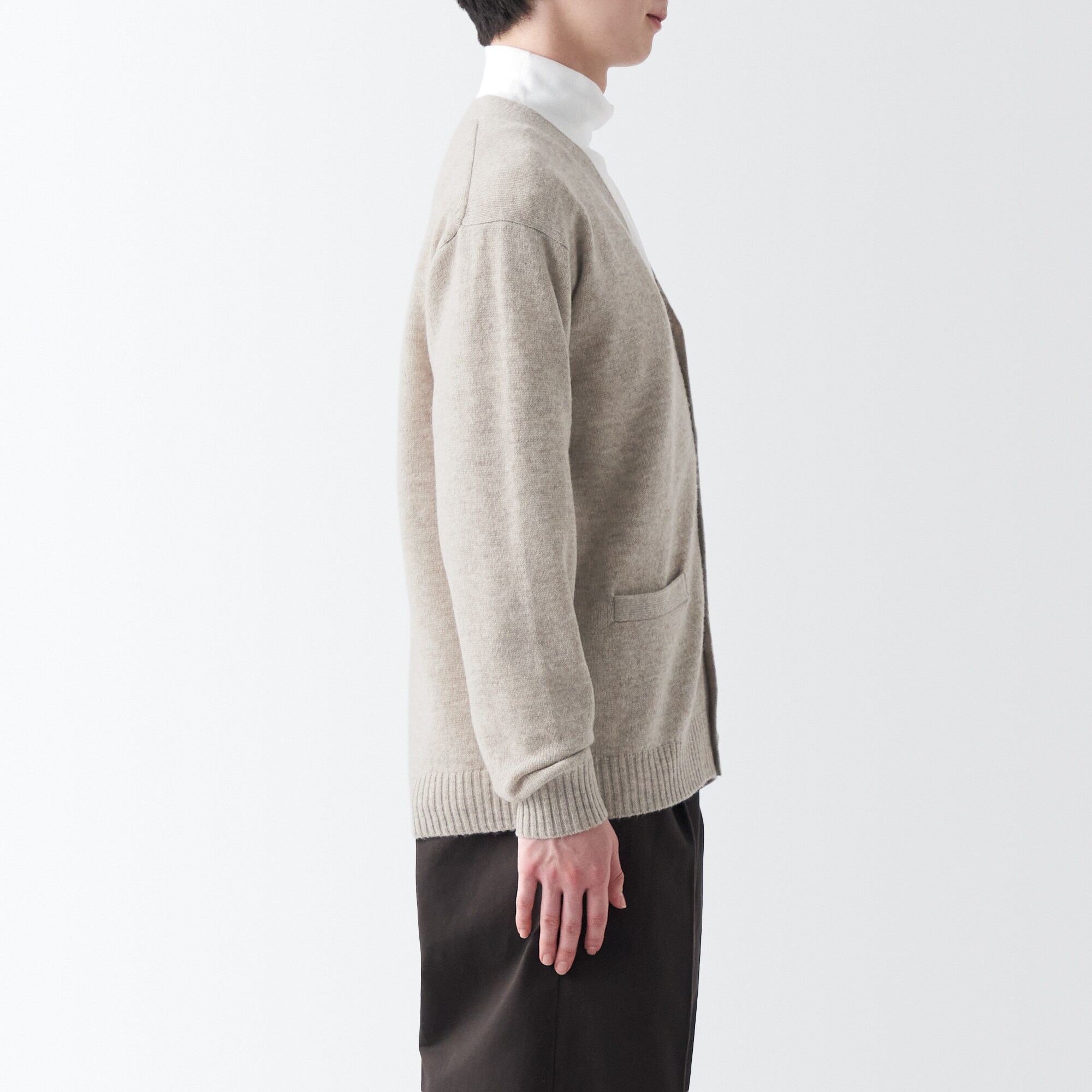 洗えるウールミドルゲージＶネックカーディガン